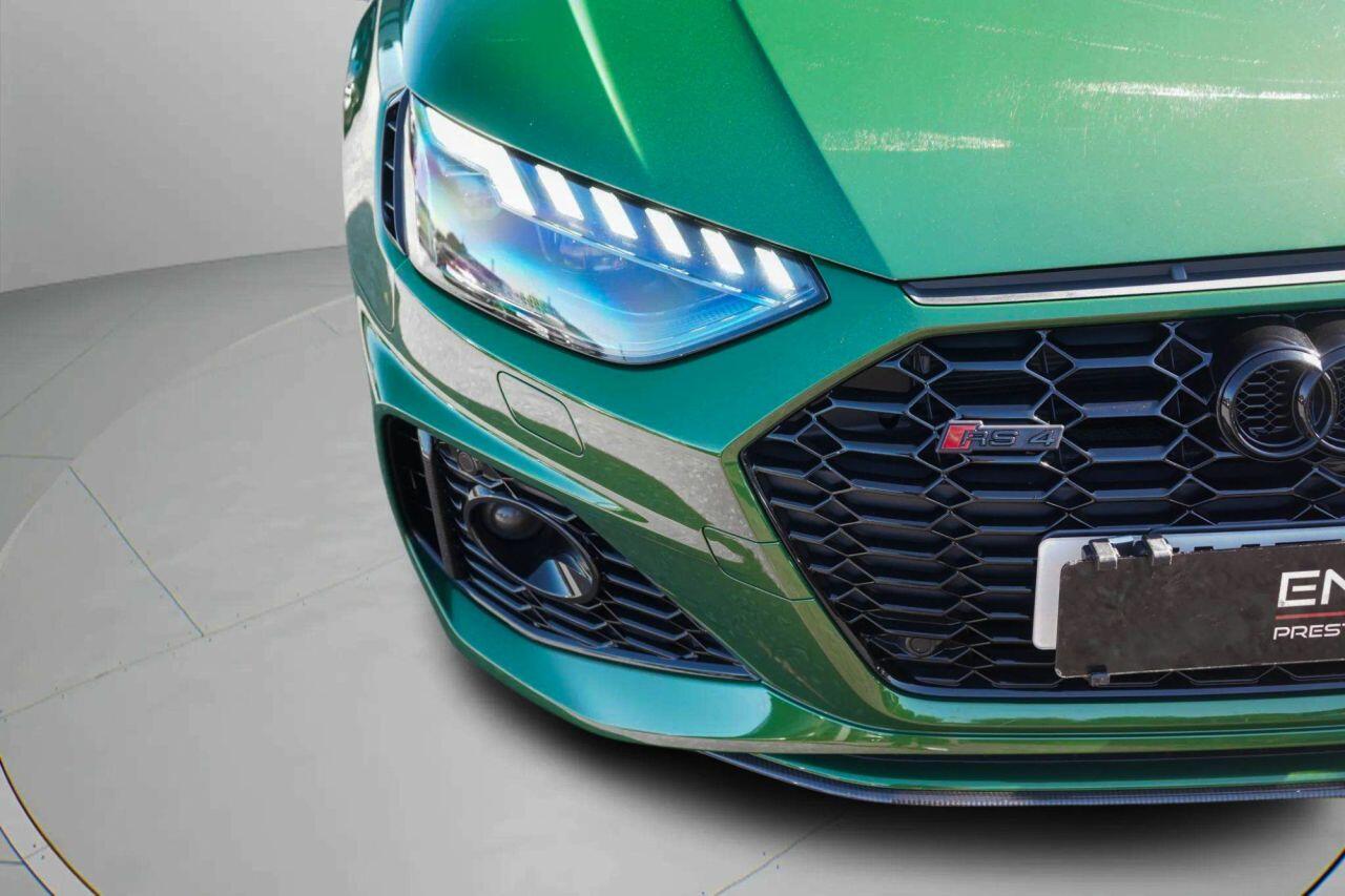 Audi RS4 Avant view 9
