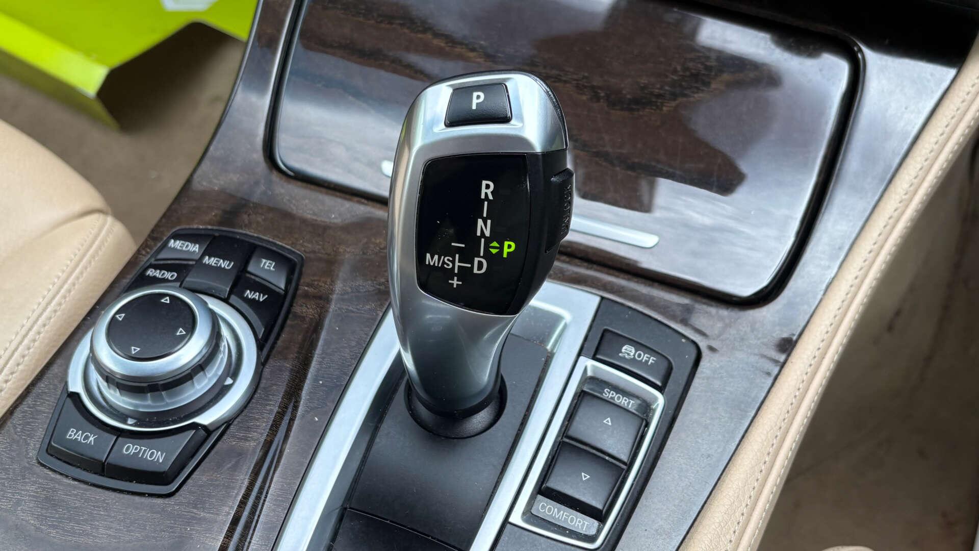 BMW 5 Series view 35