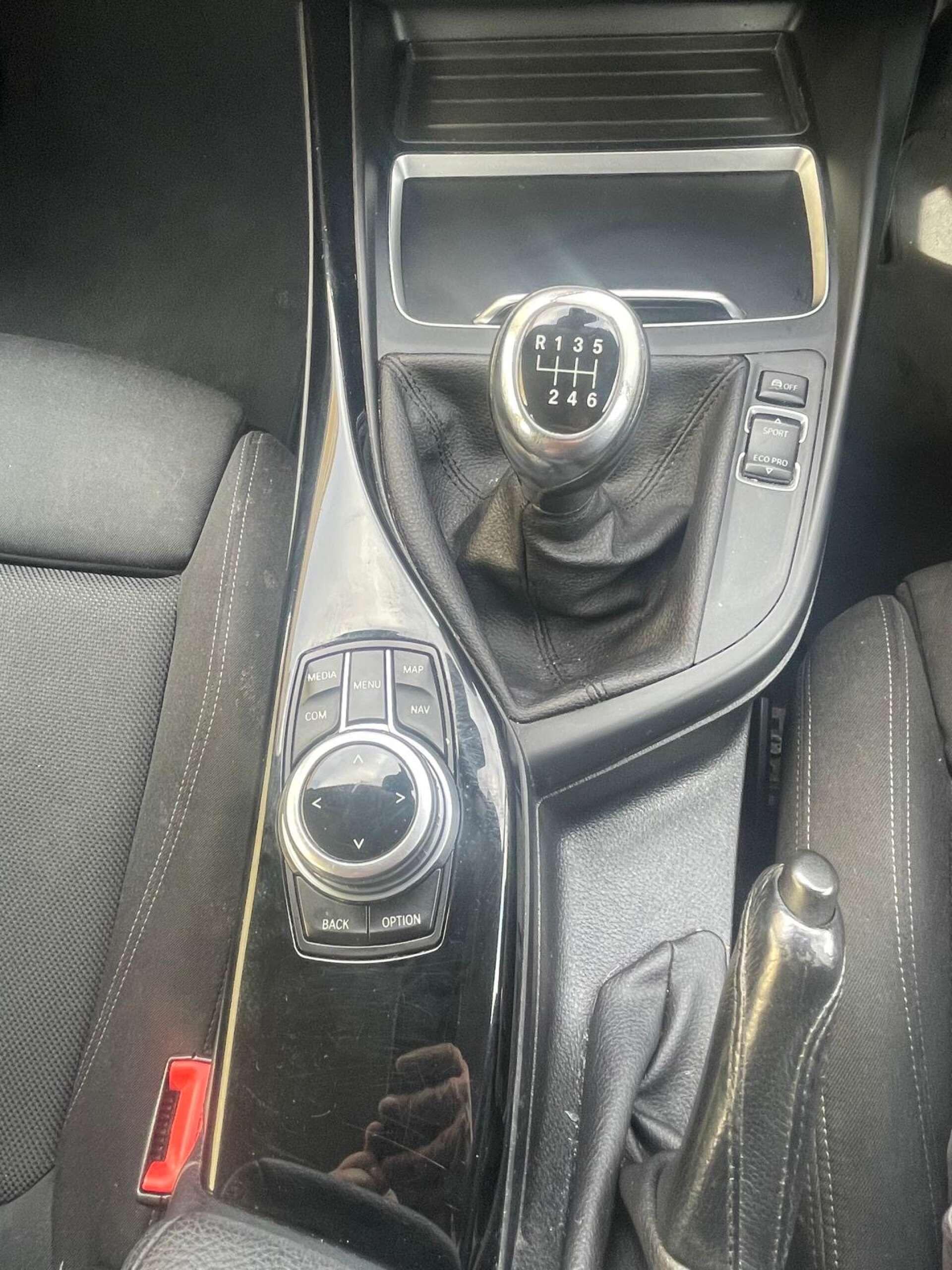 BMW 1 Series view 32