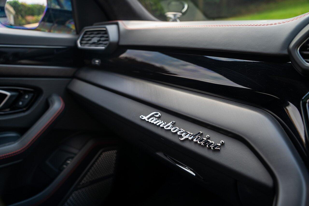 Lamborghini Urus view 56