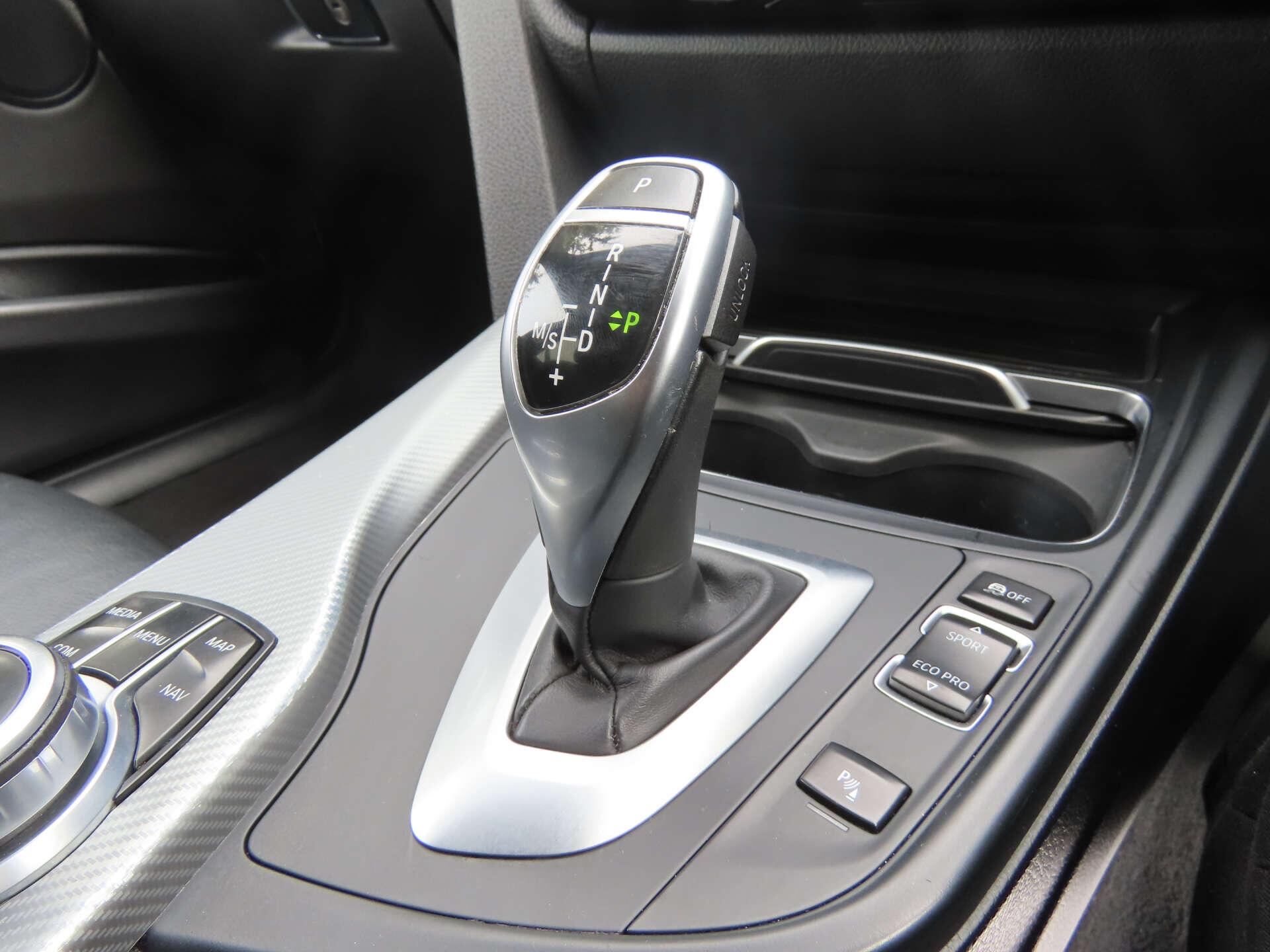 BMW 3 Series view 12