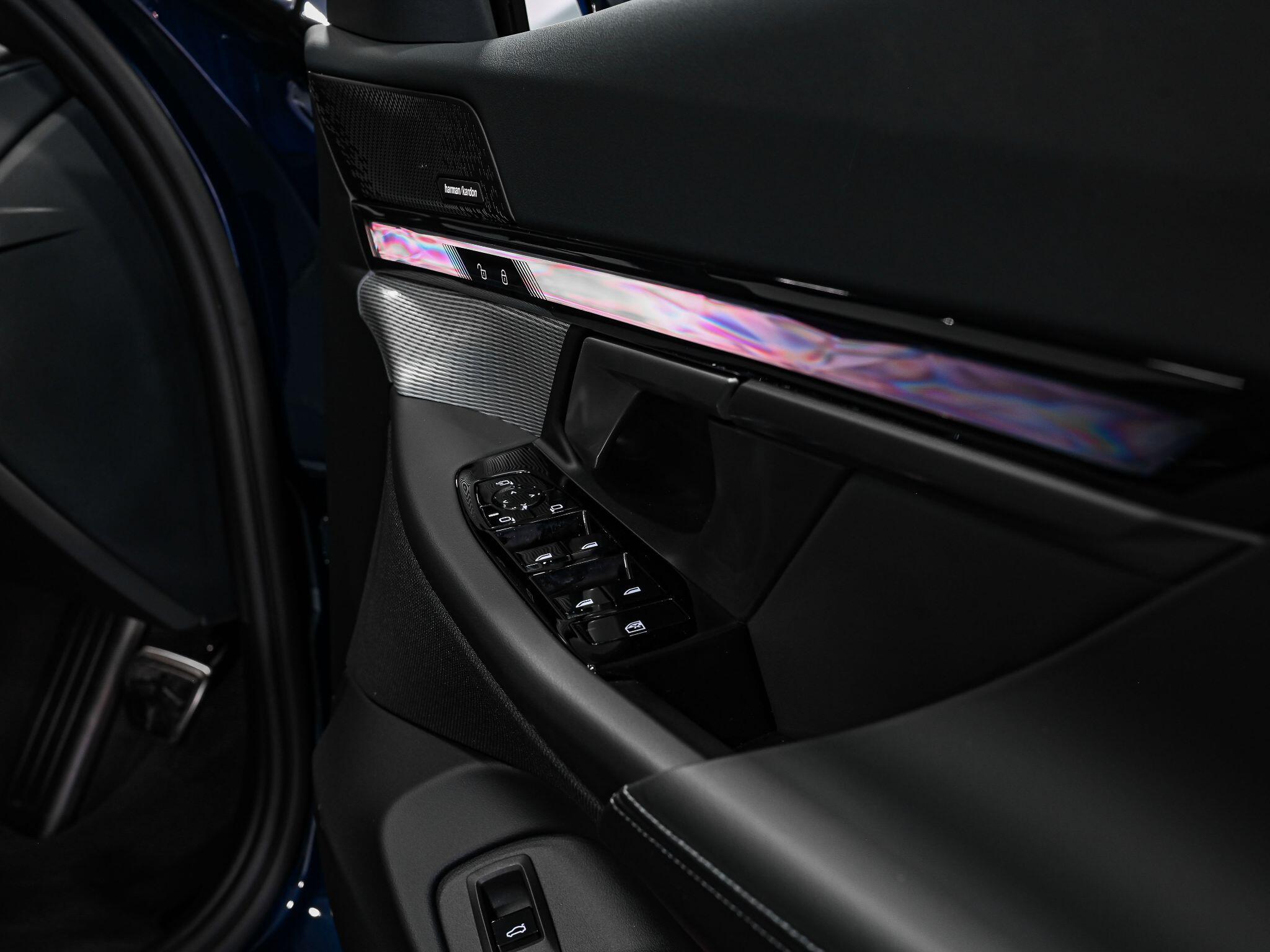 BMW 5 Series view 32