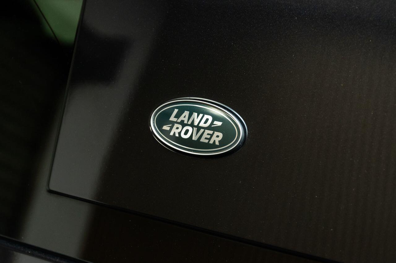 Land Rover Defender 110 view 57