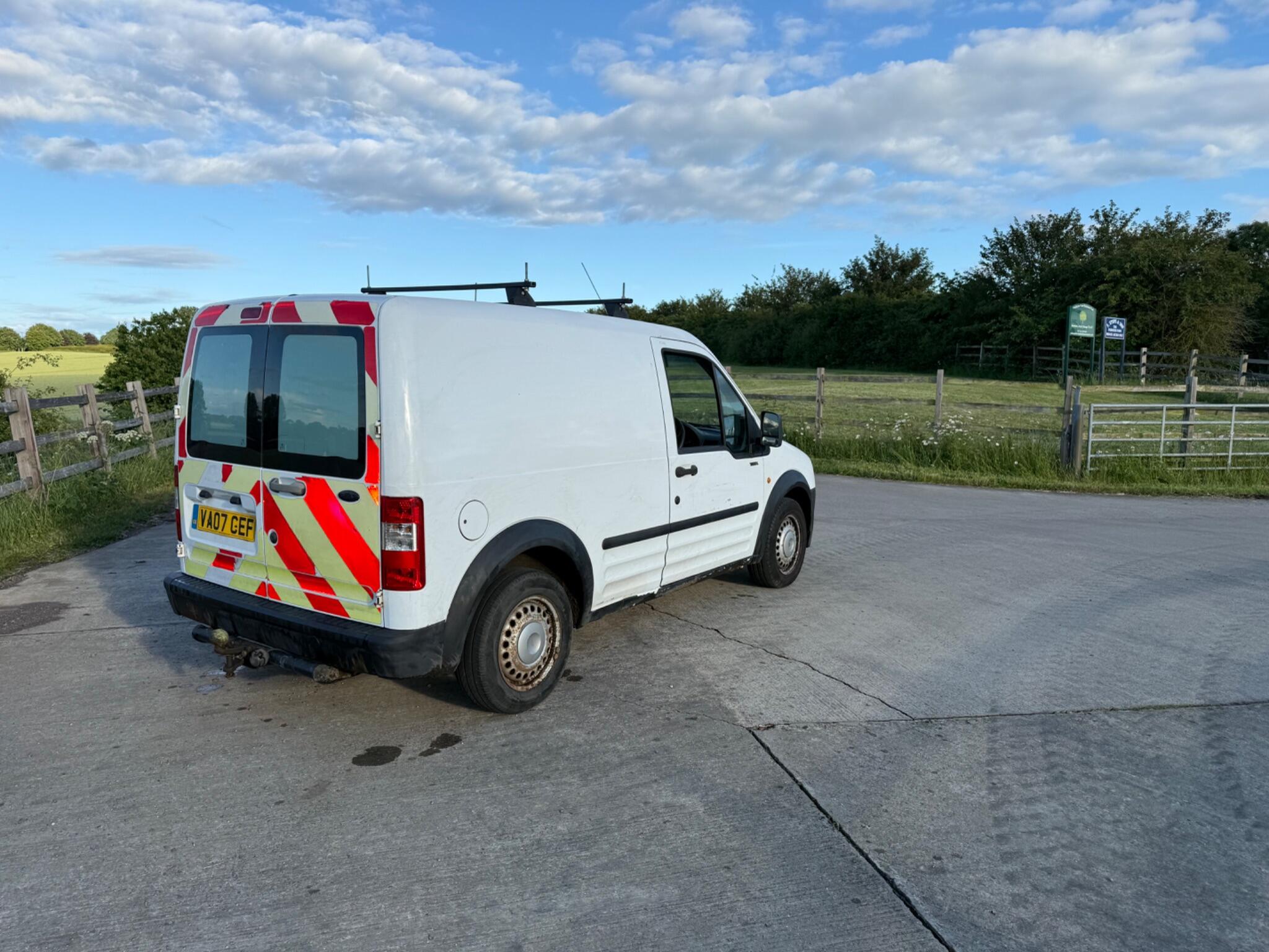 Ford Transit Connect 1.8 TDCi T200 LX L1 H1 4dr — photo 29 of 86