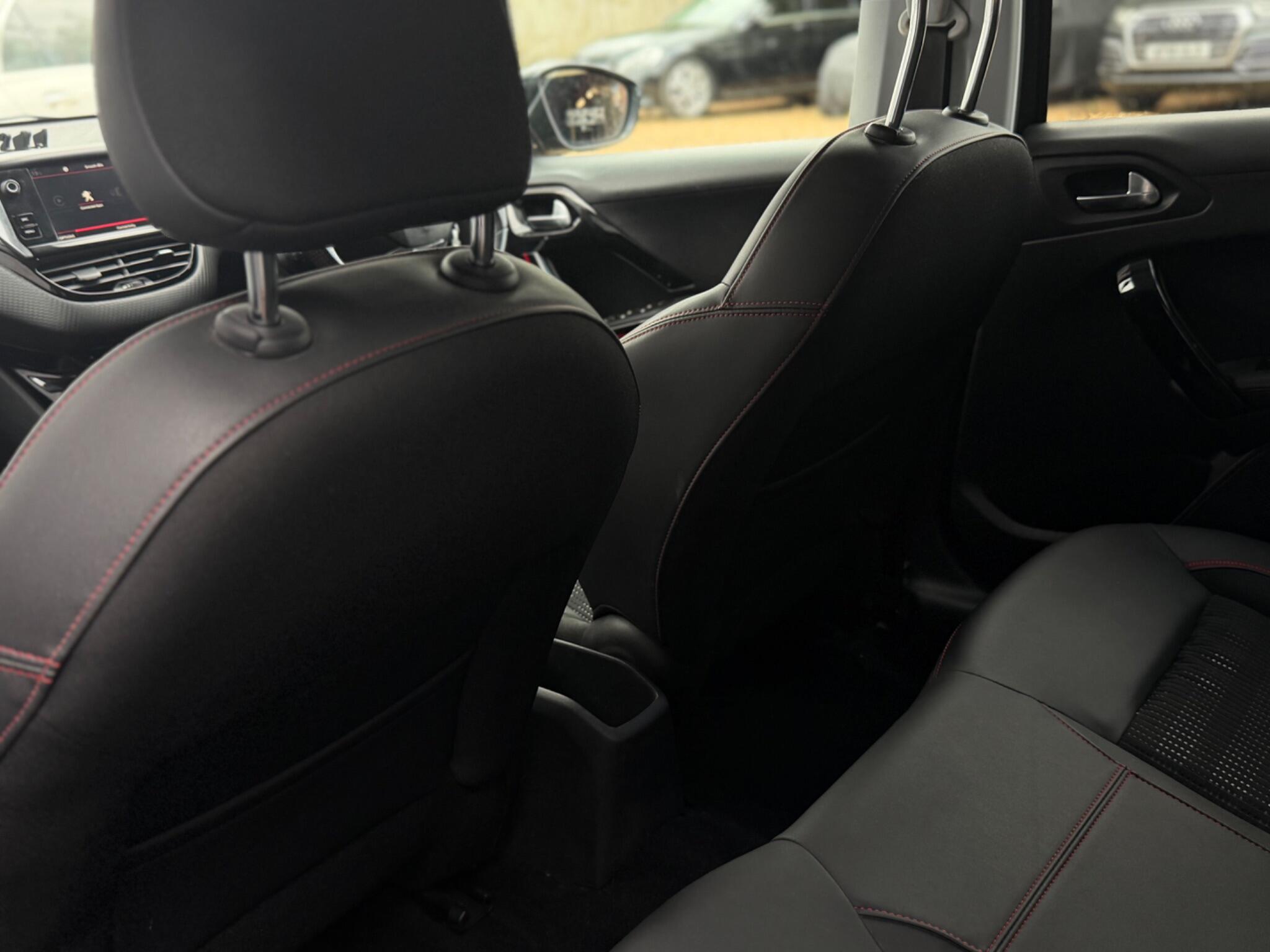 Peugeot 208 view 32