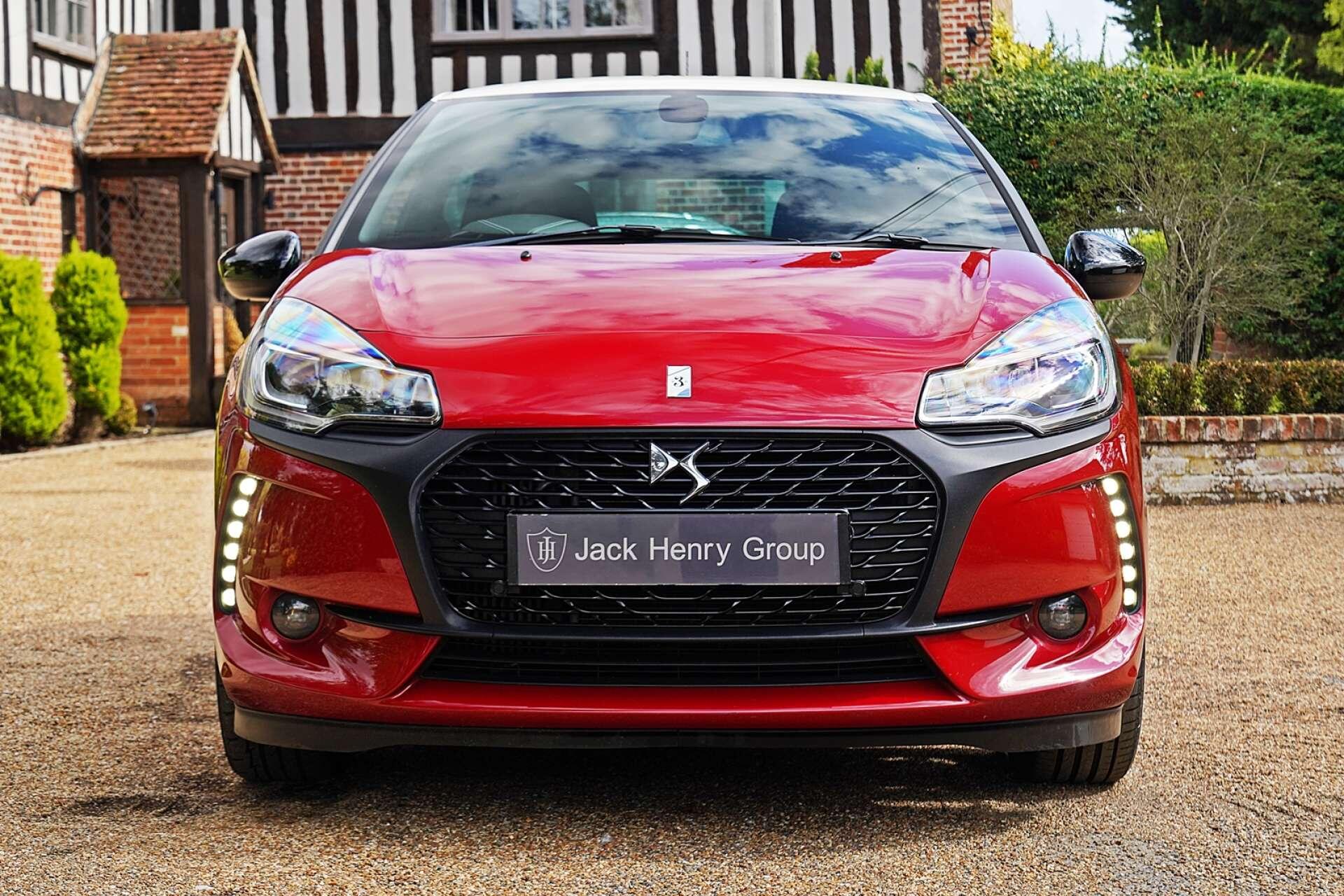 DS Automobiles DS 3 view 11