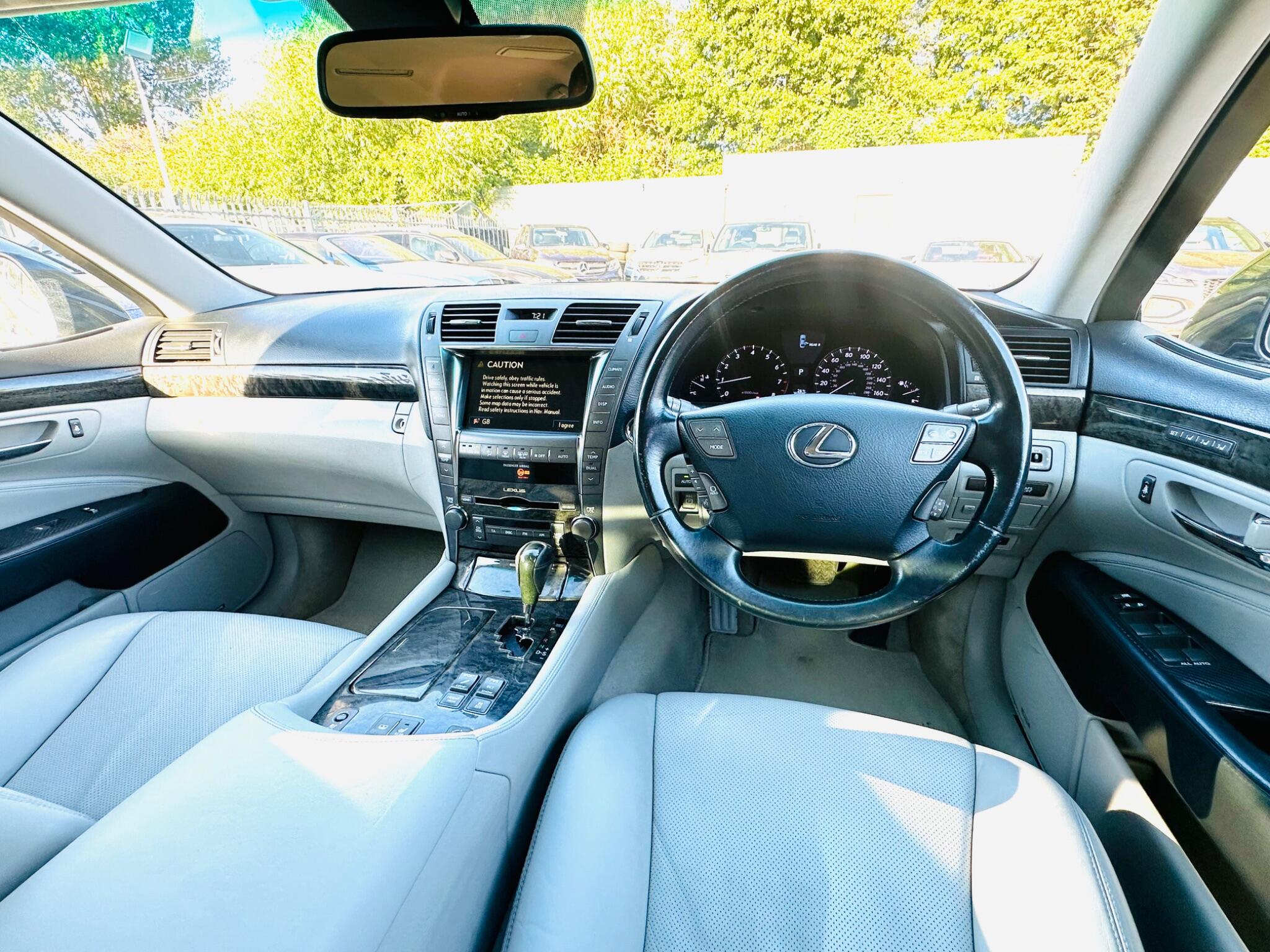 Lexus LS view 24
