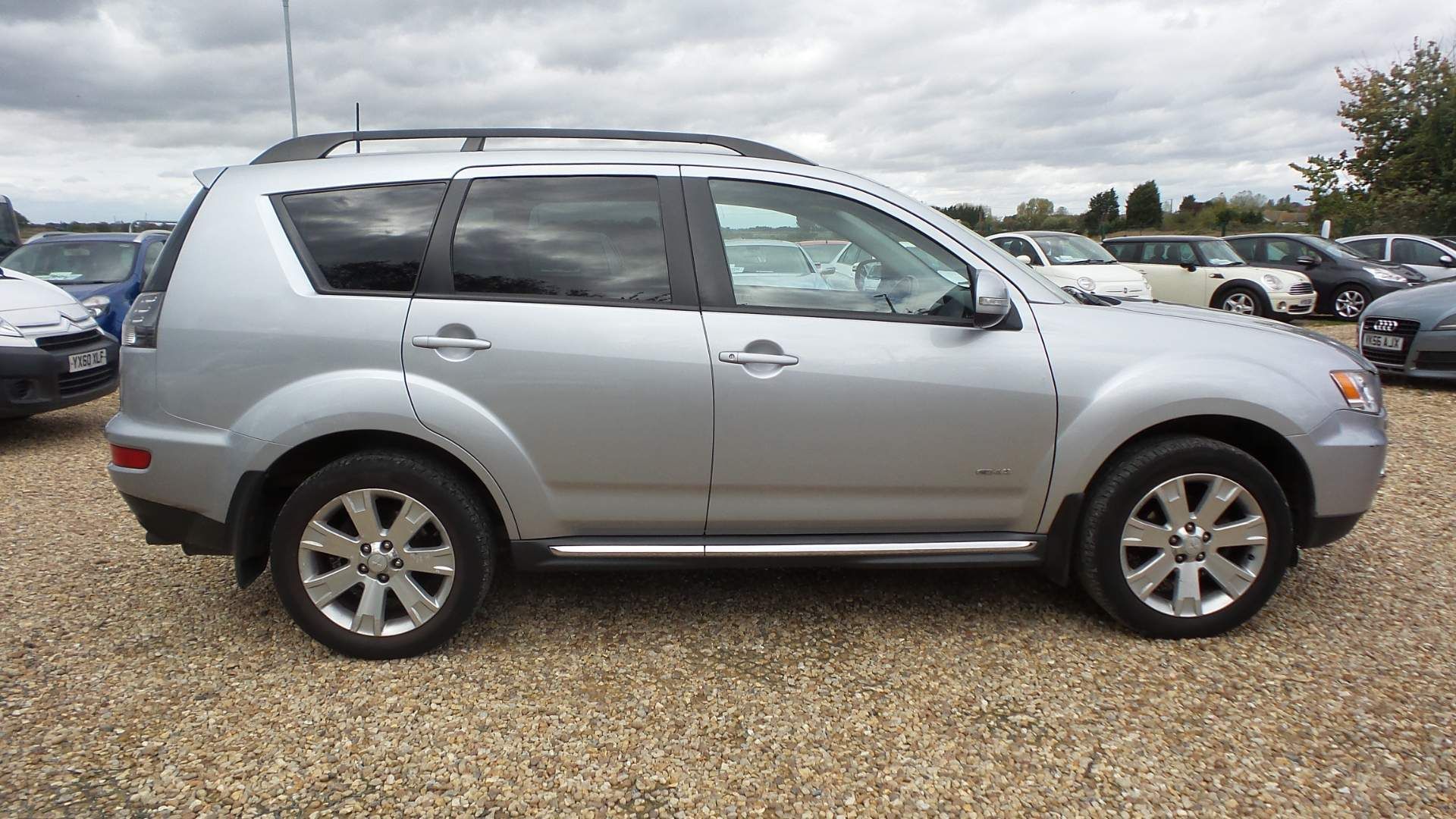 Mitsubishi Outlander view 5