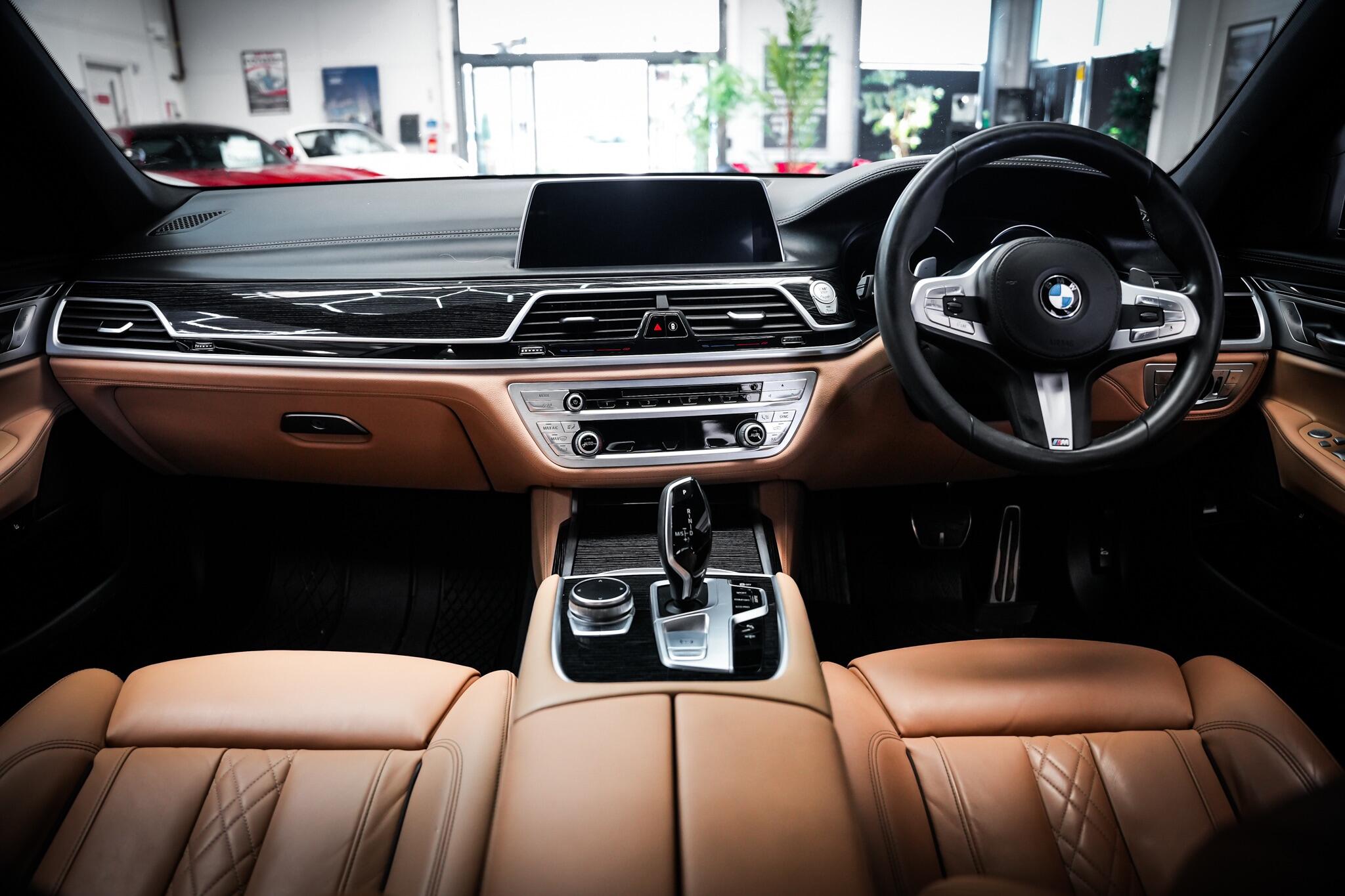 BMW 7 Series view 21