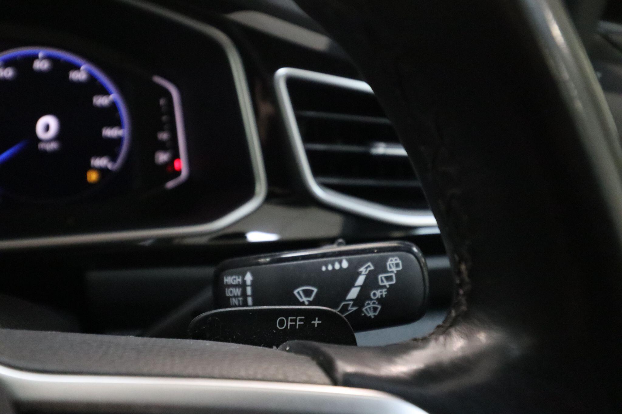 Volkswagen T-Roc view 43