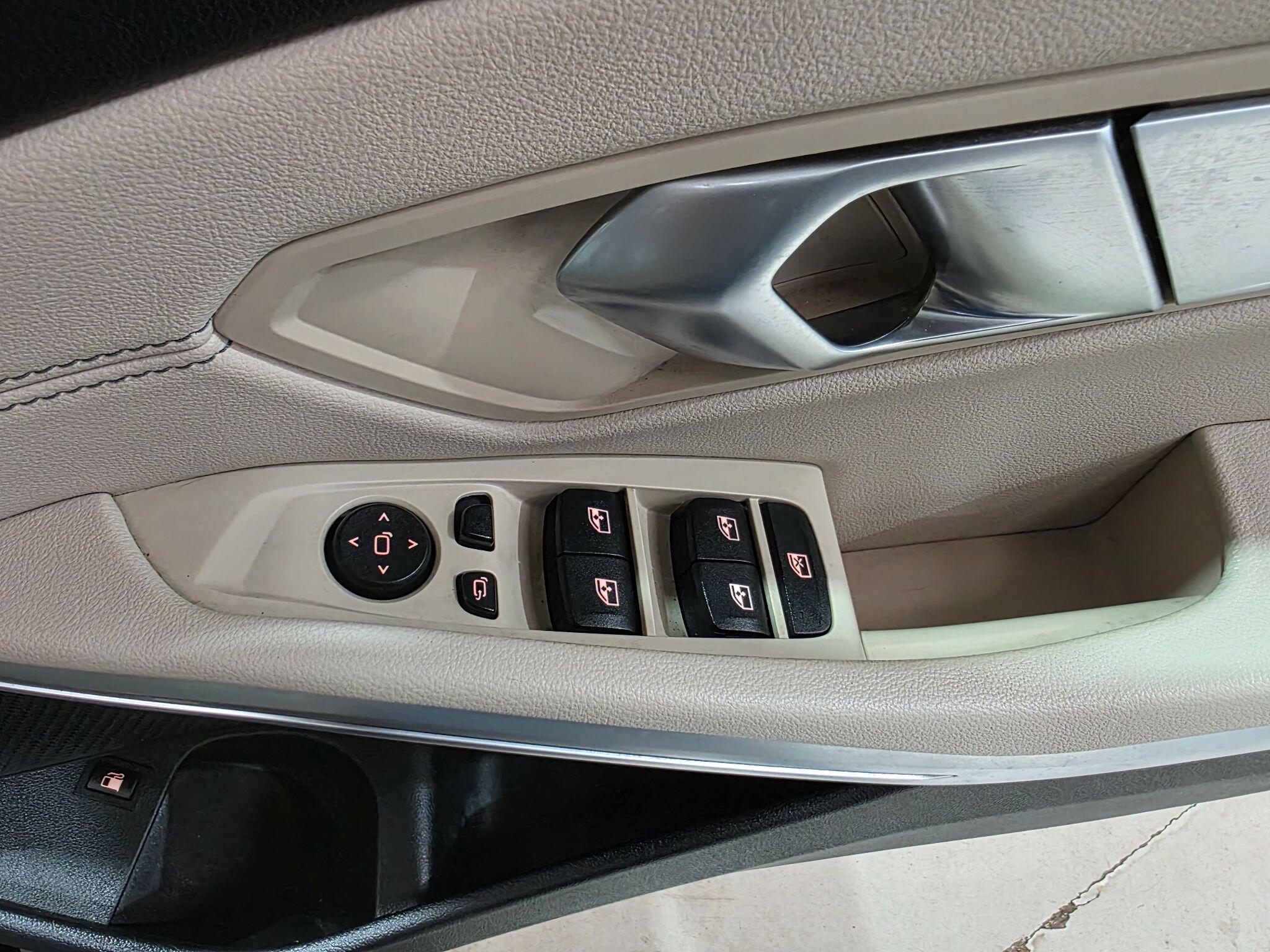 BMW 3 Series view 17