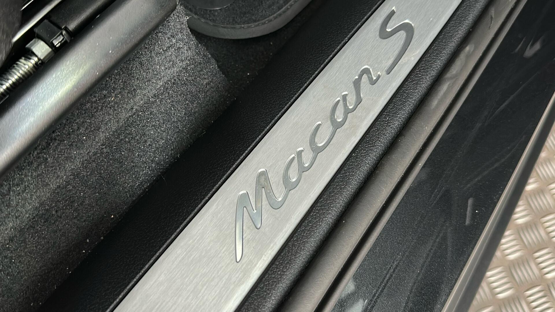 Porsche Macan view 35
