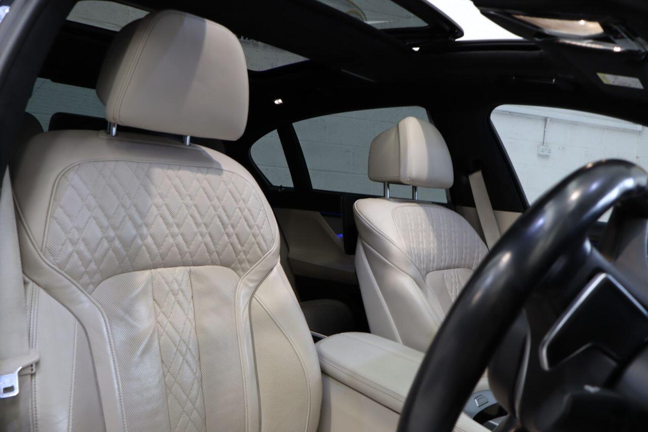 BMW 7 Series view 28