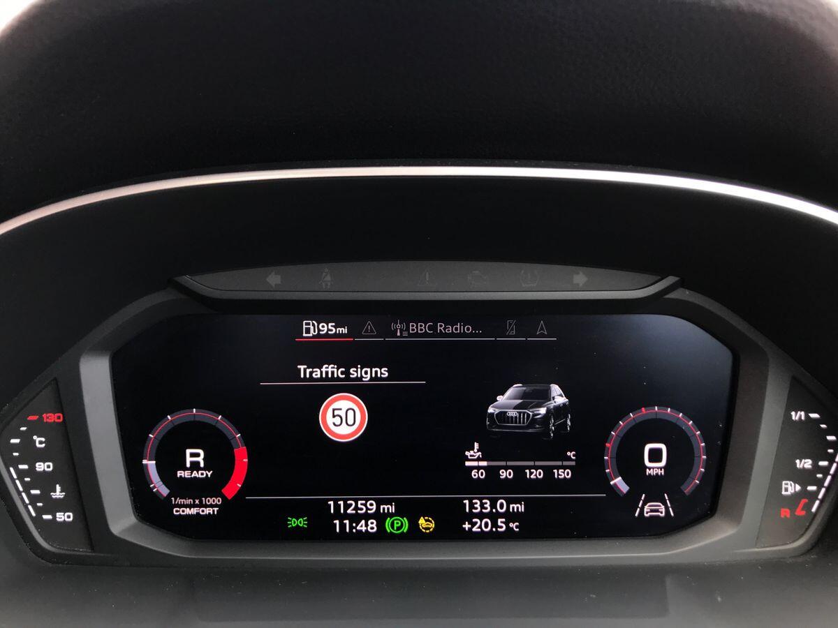 Audi Q3 view 22