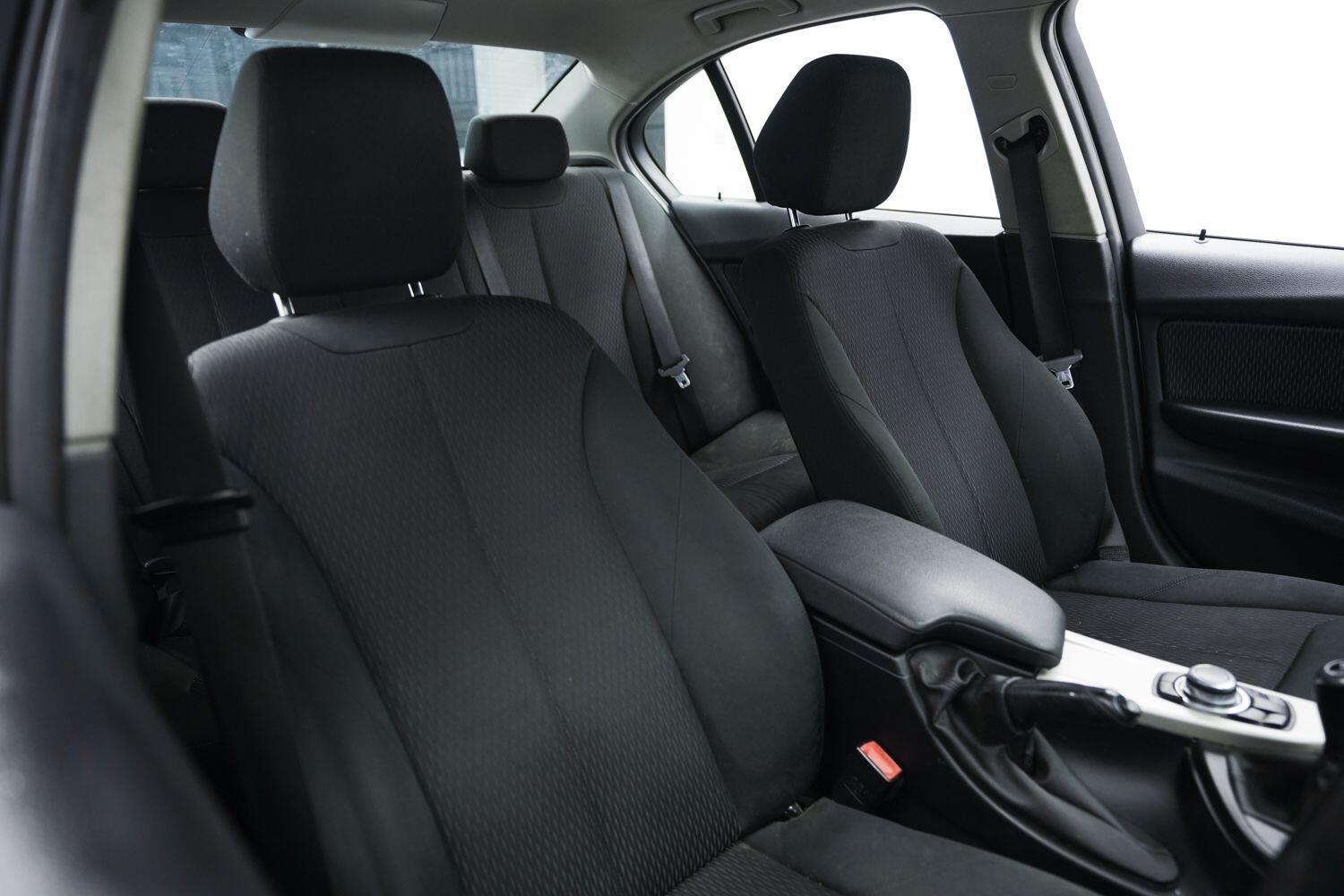 BMW 3 Series view 9
