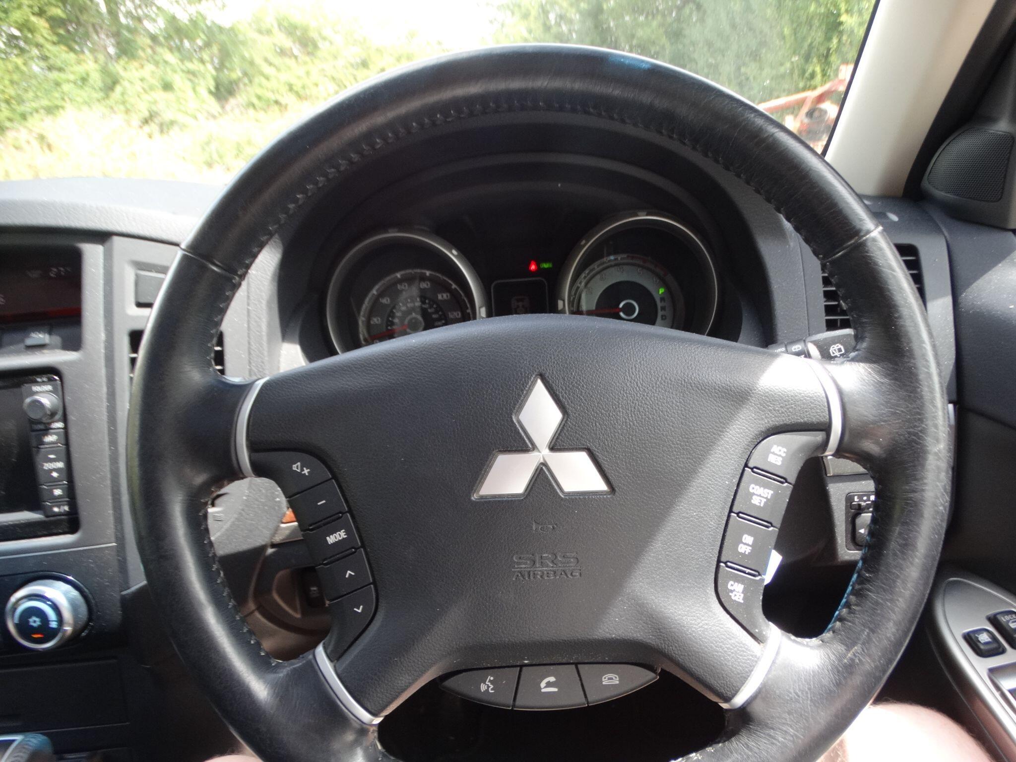 Mitsubishi Shogun view 7