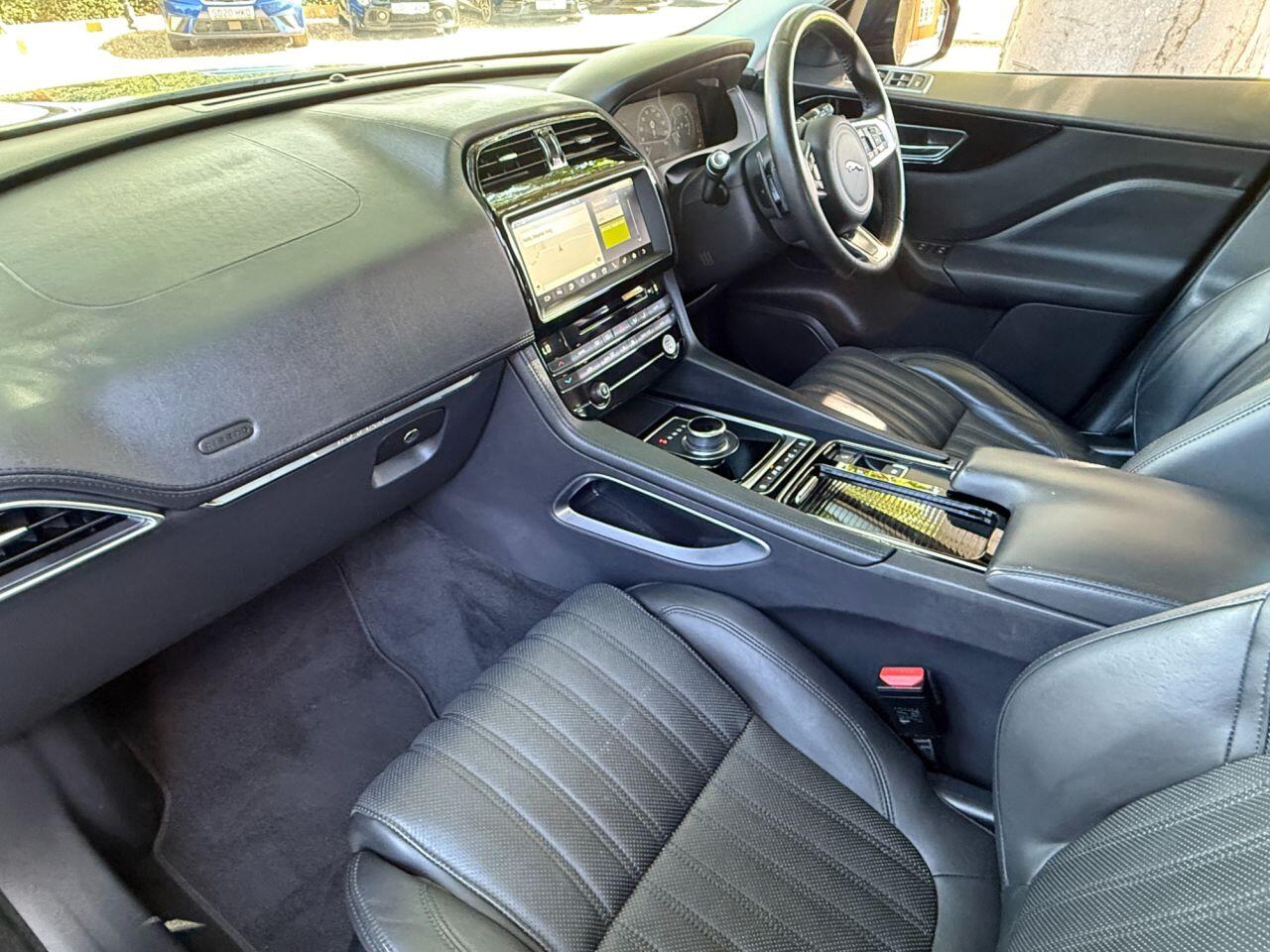 Jaguar F-Pace view 9