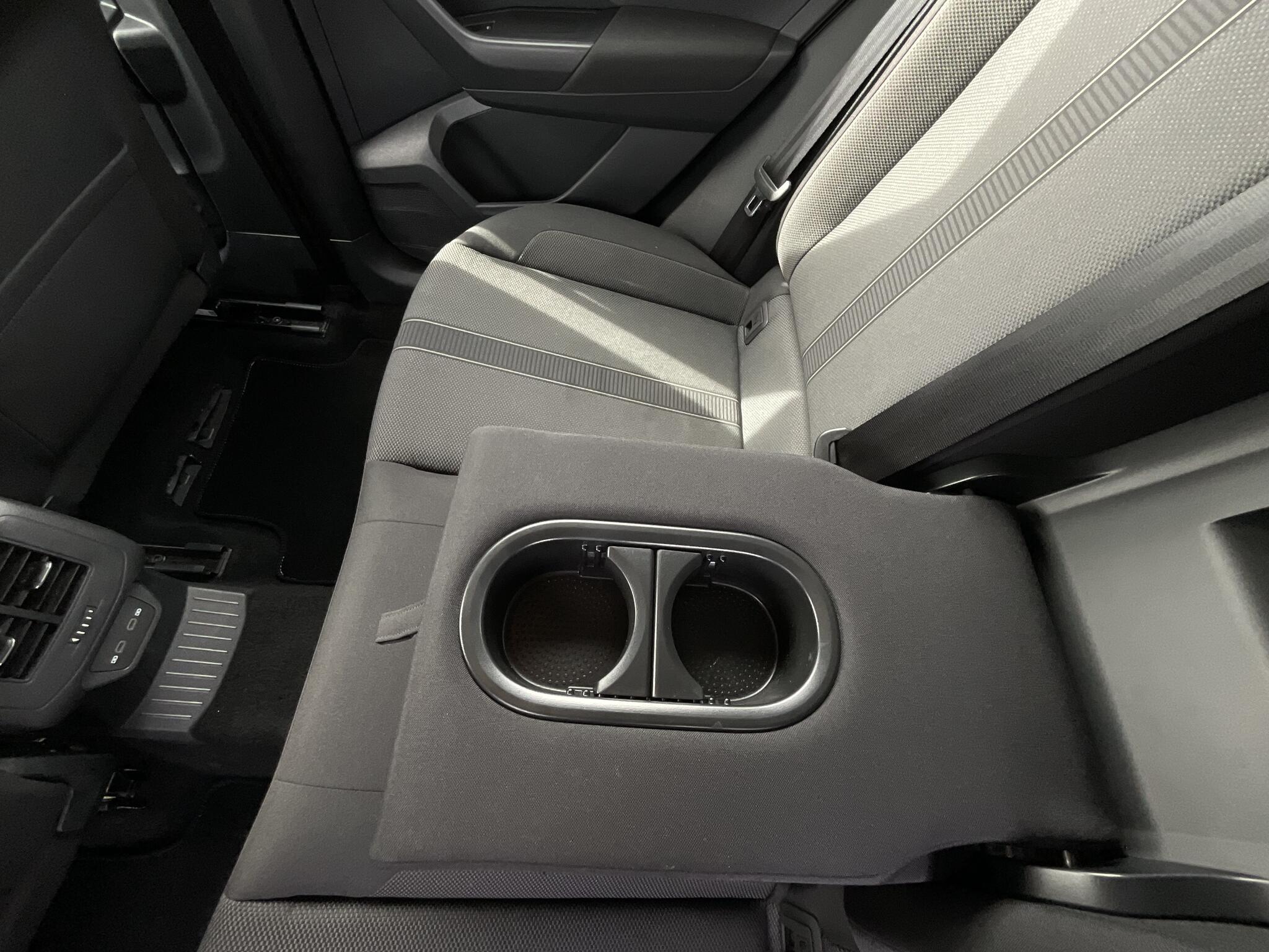 Volkswagen T-Roc view 16