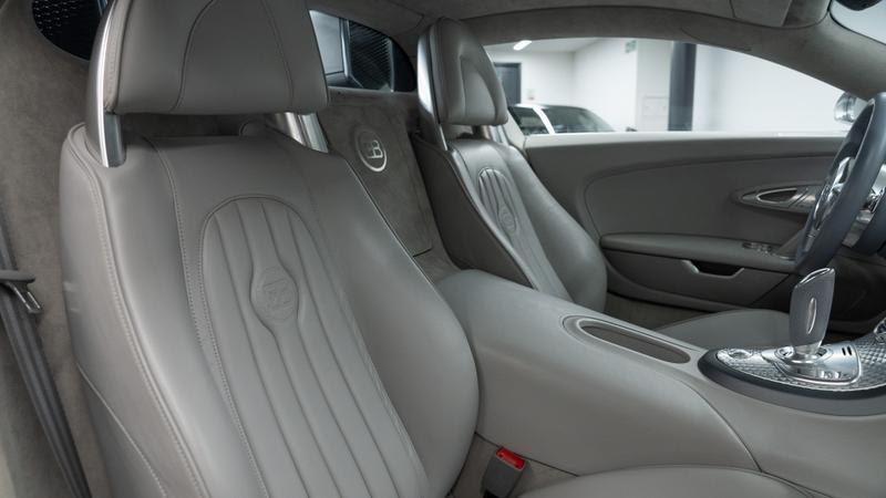 Bugatti Veyron view 32