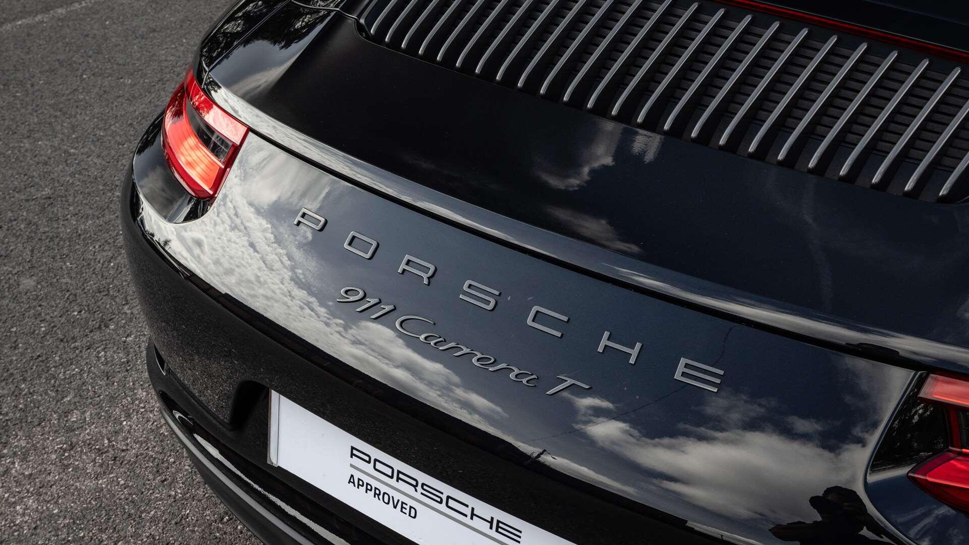 Porsche 911 view 11