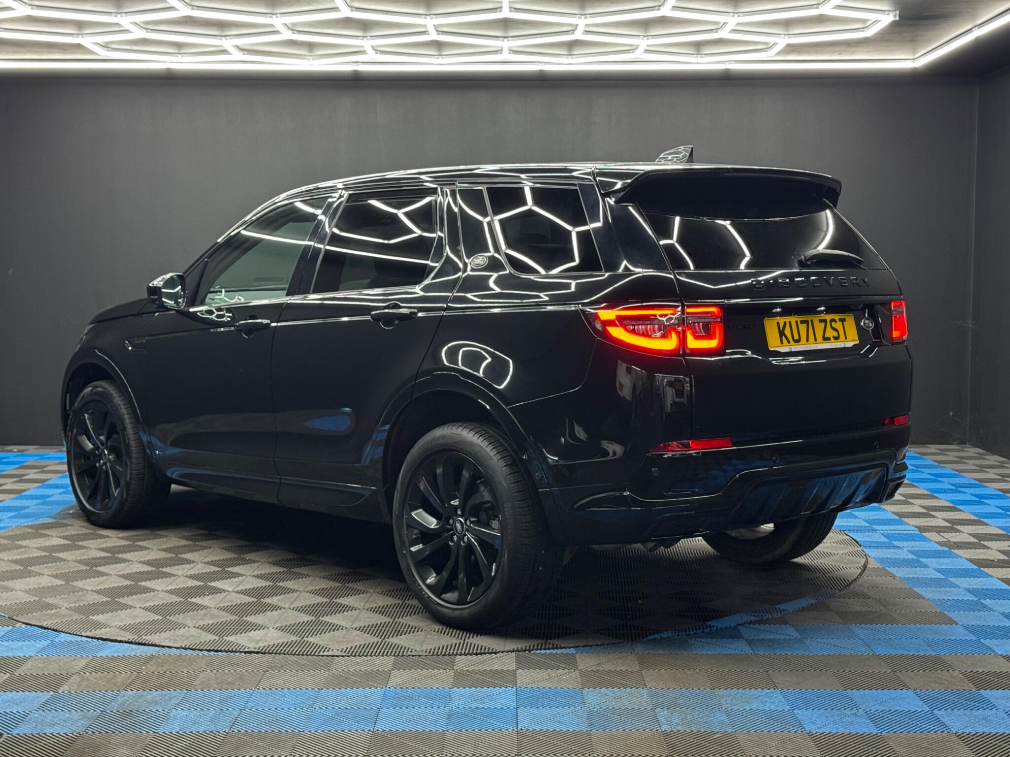 Land Rover Discovery Sport view 7