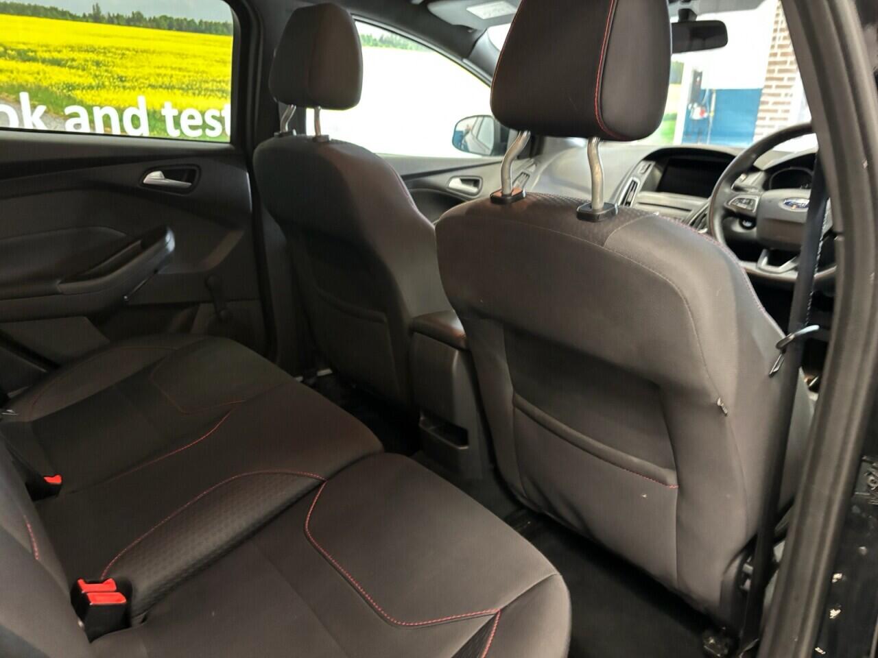 Ford Focus view 19
