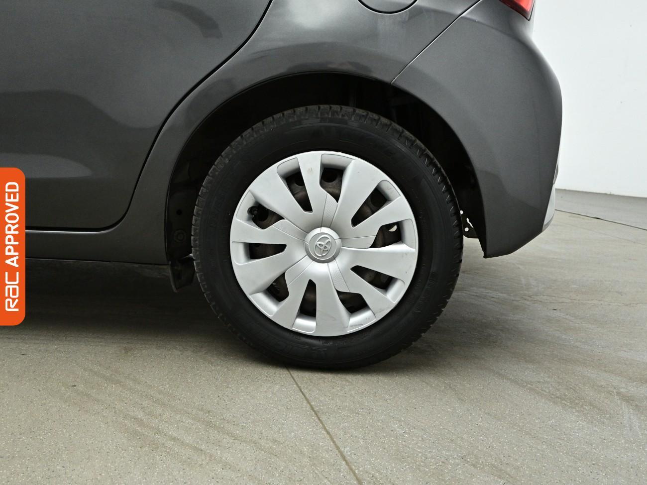 Toyota Yaris view 21