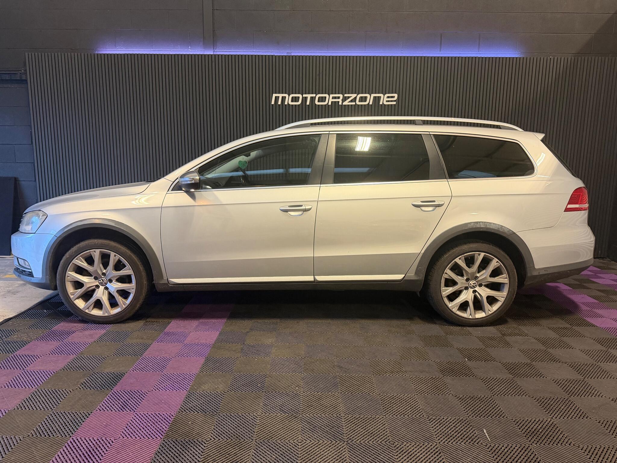 Volkswagen Passat view 4