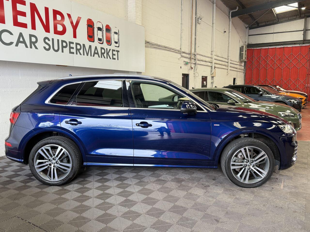 Audi Q5 view 11