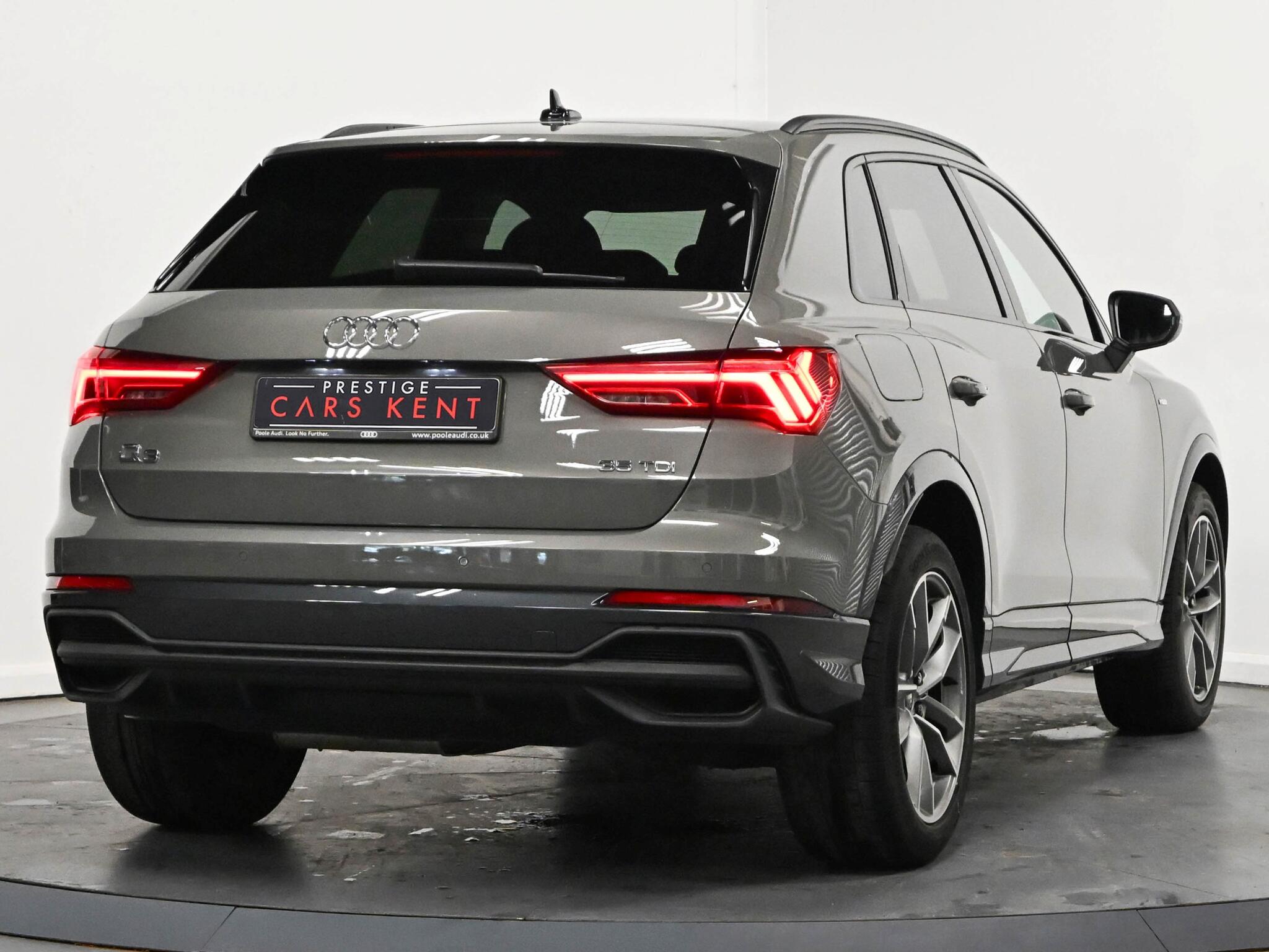 Audi Q3 view 23