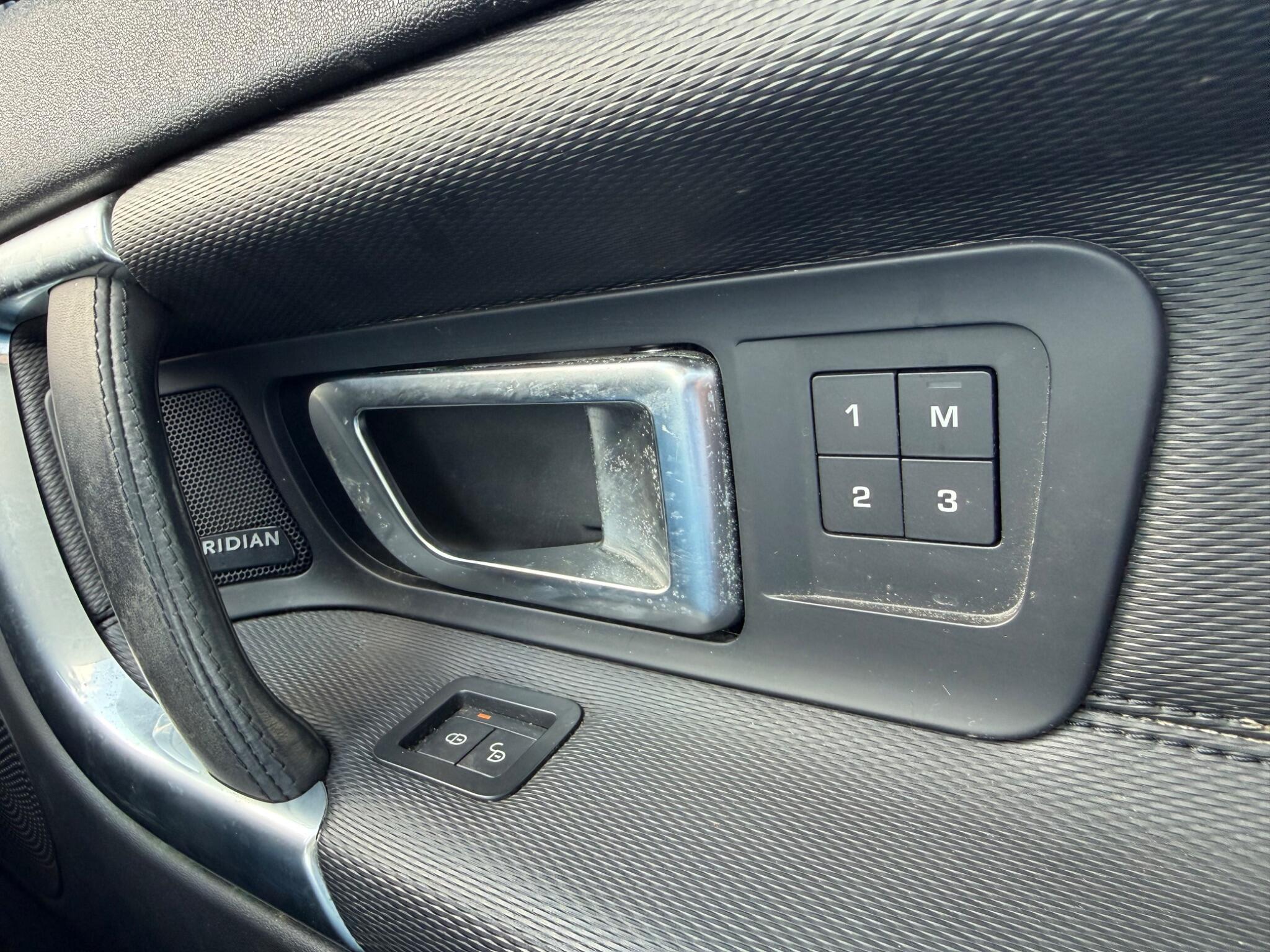 Land Rover Discovery Sport view 21