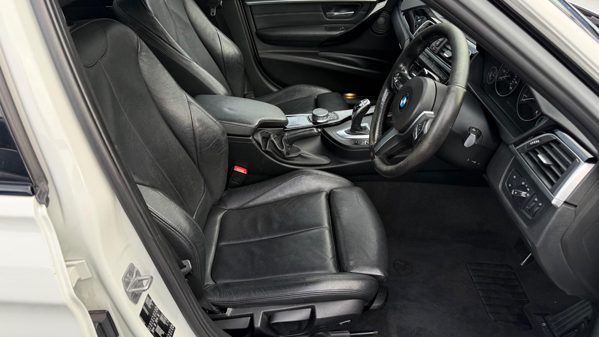 BMW 3 Series view 16