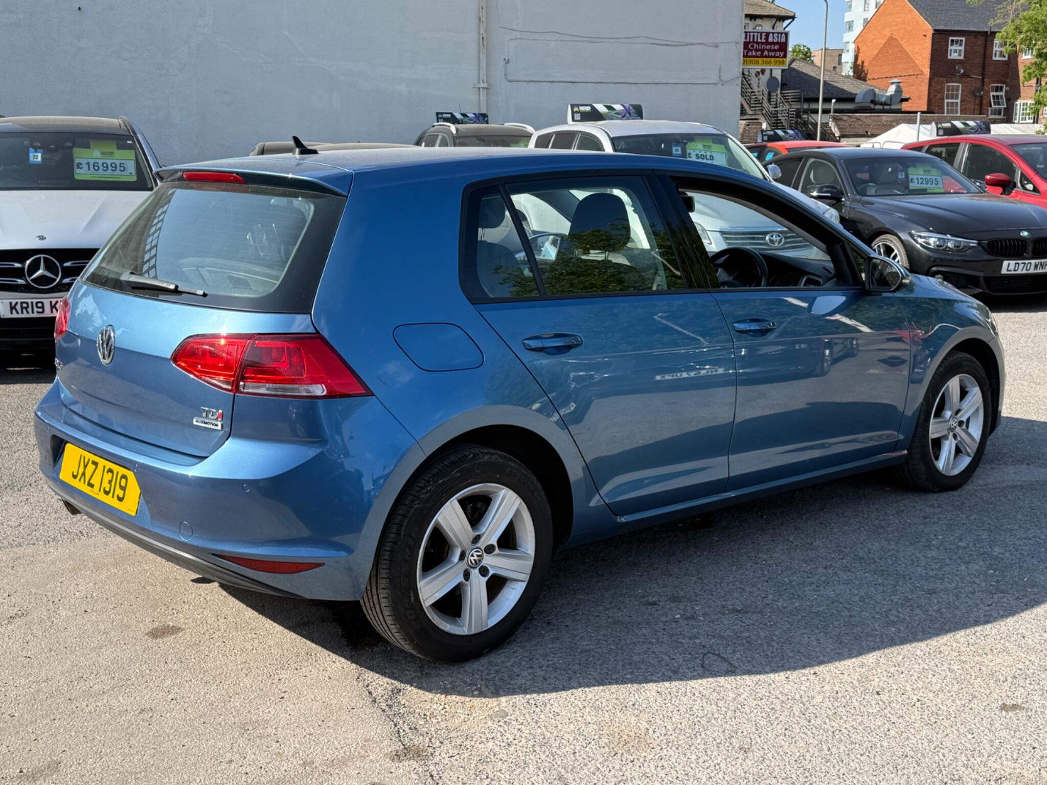 Volkswagen Golf - Image 17