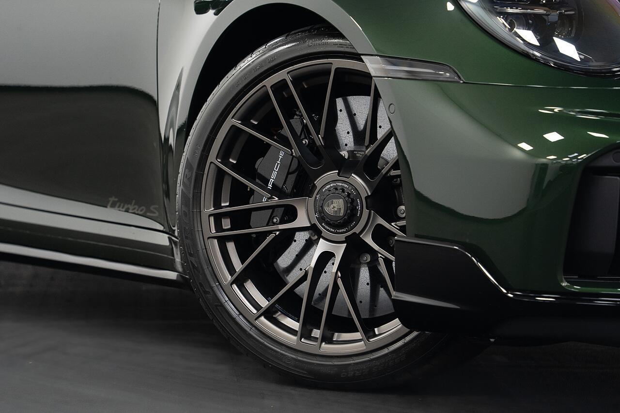 Porsche 911 view 32