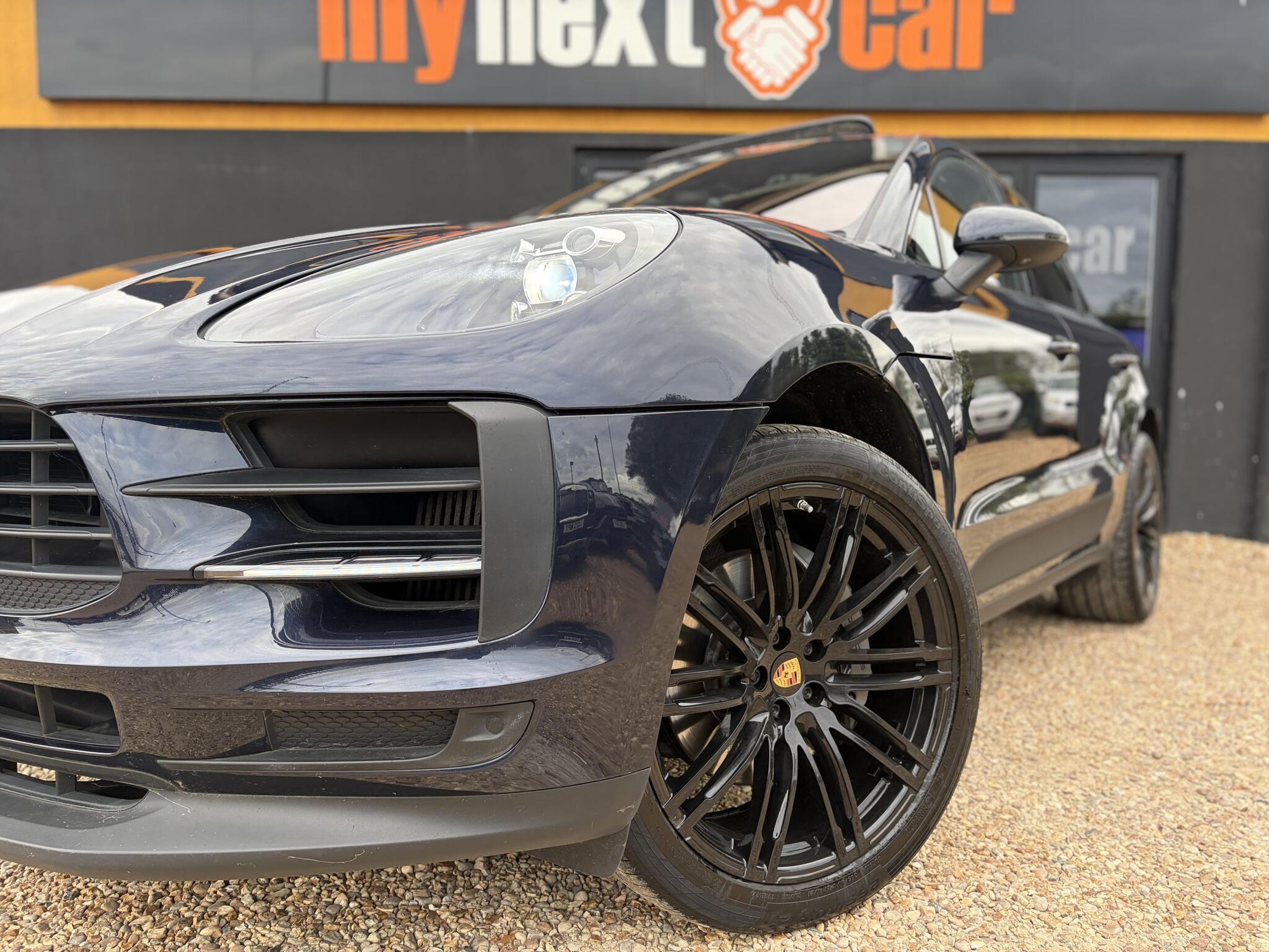 Porsche Macan view 5
