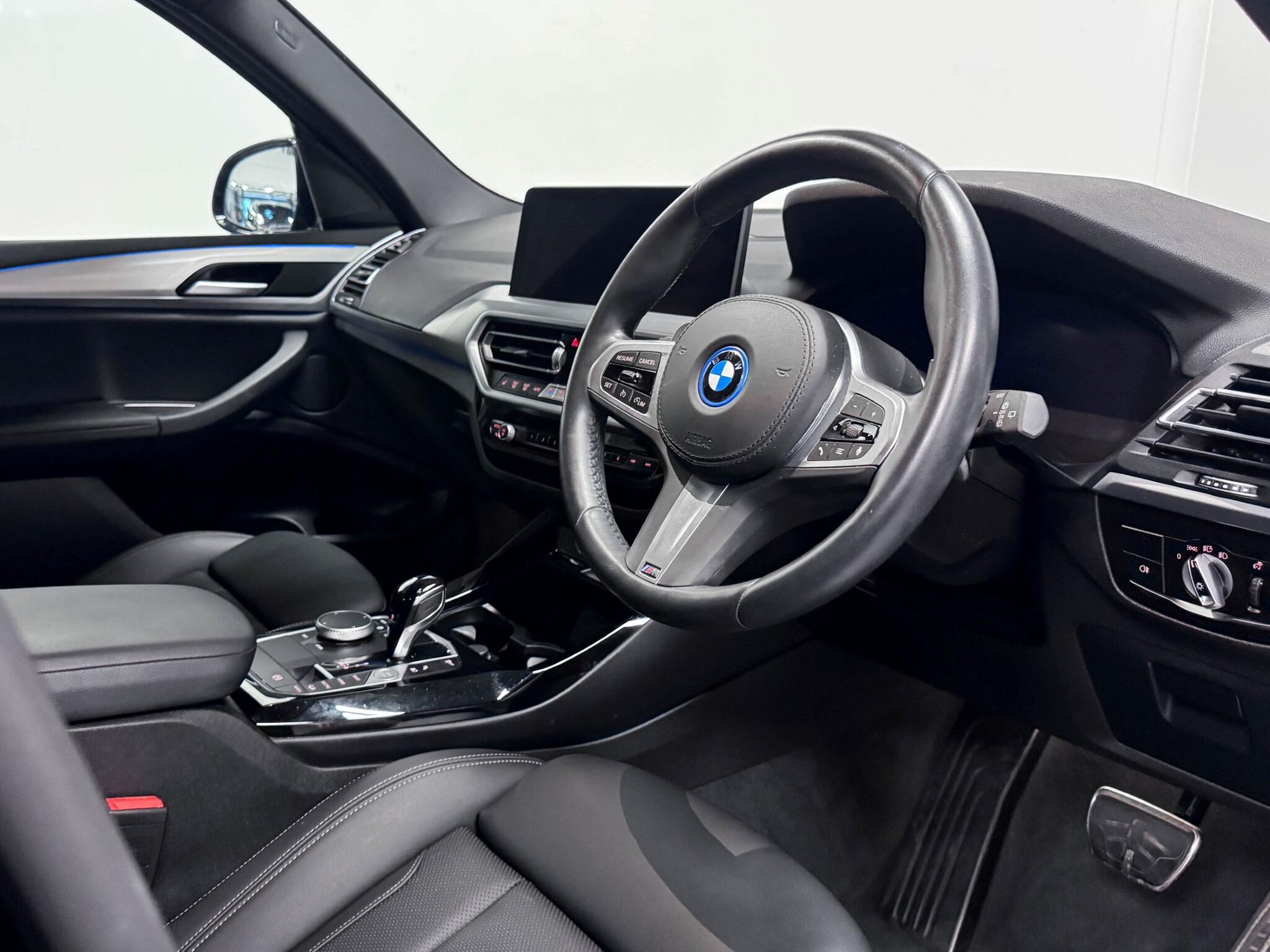 BMW X3 view 24