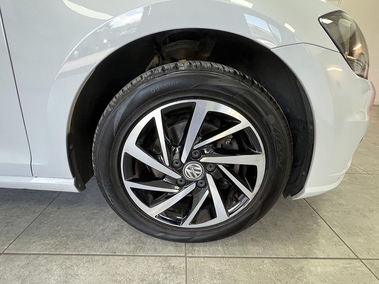 Volkswagen Golf view 23