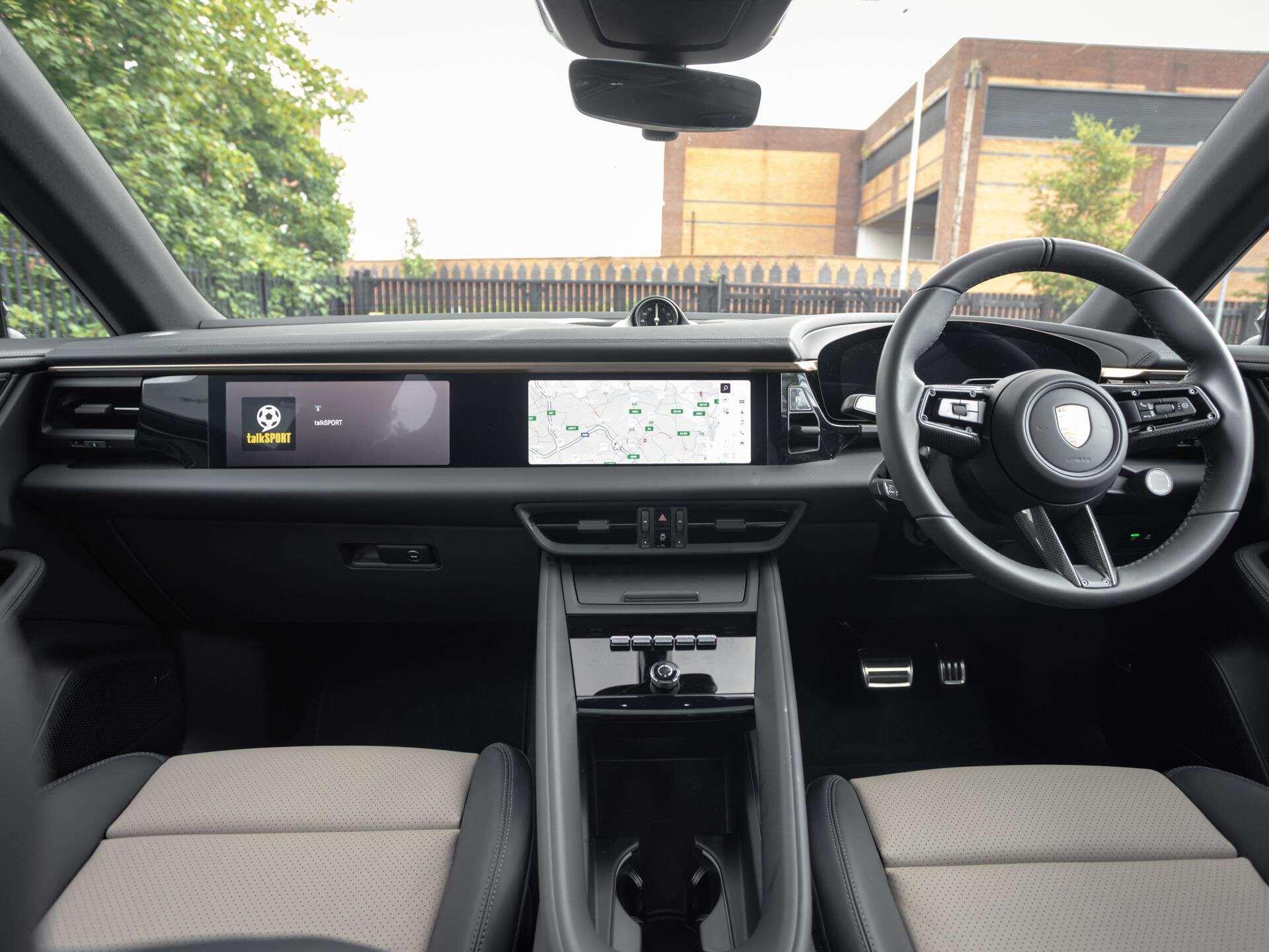 Porsche Macan view 13