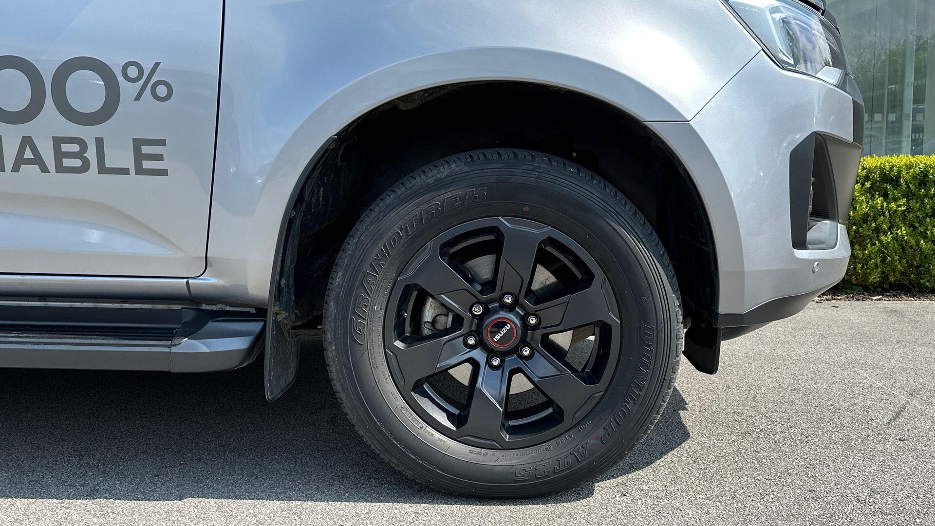 Isuzu D-Max view 8