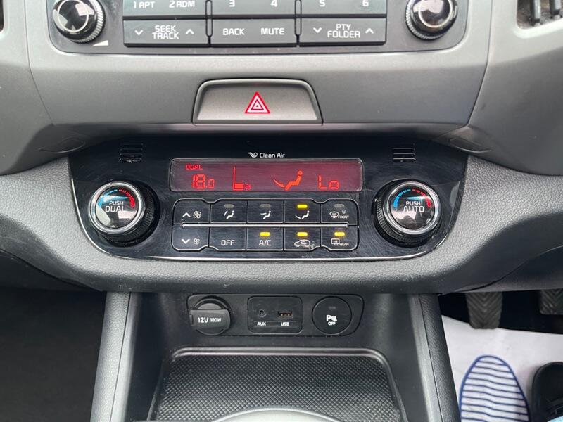 2015 Kia Sportage image 18