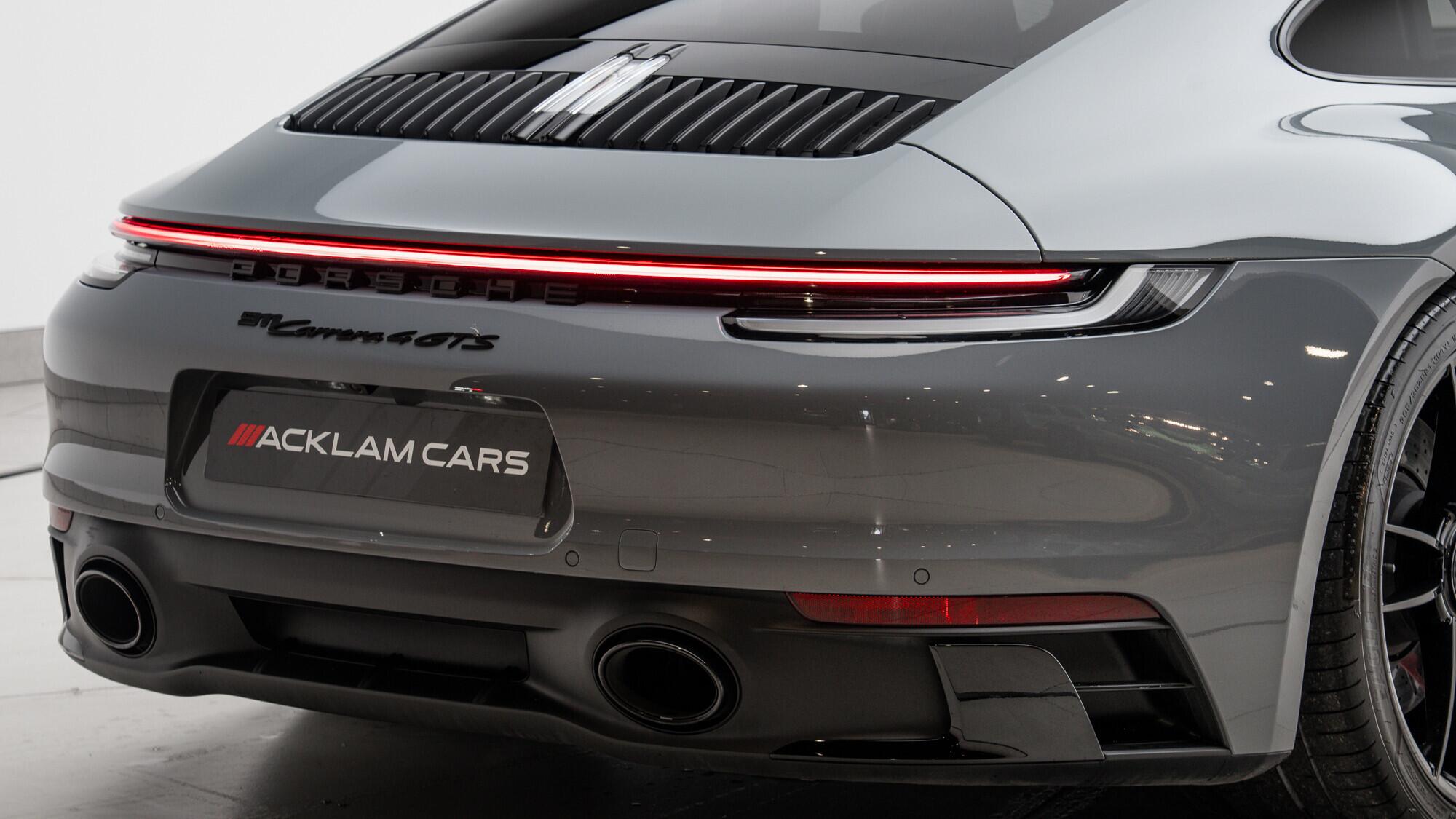 Porsche 911 view 15