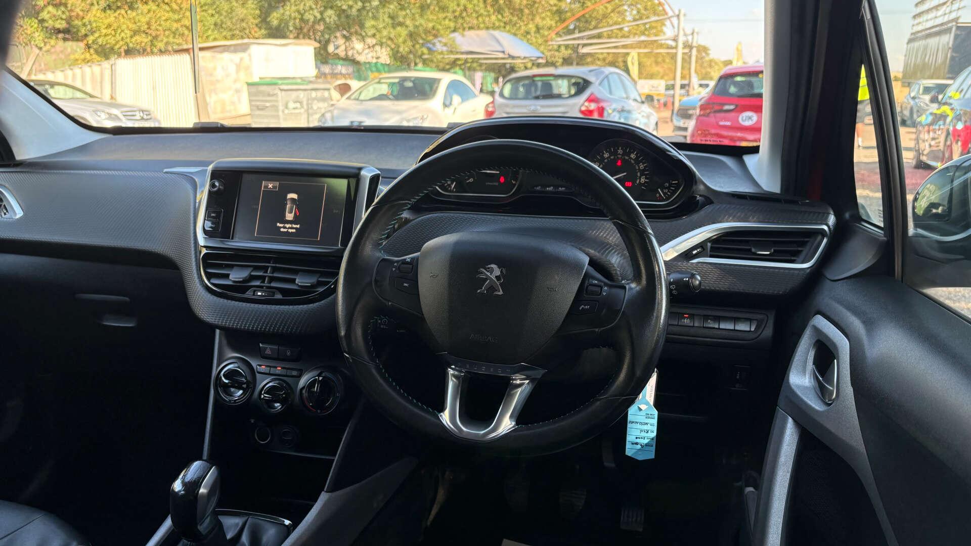 Peugeot 2008 view 17