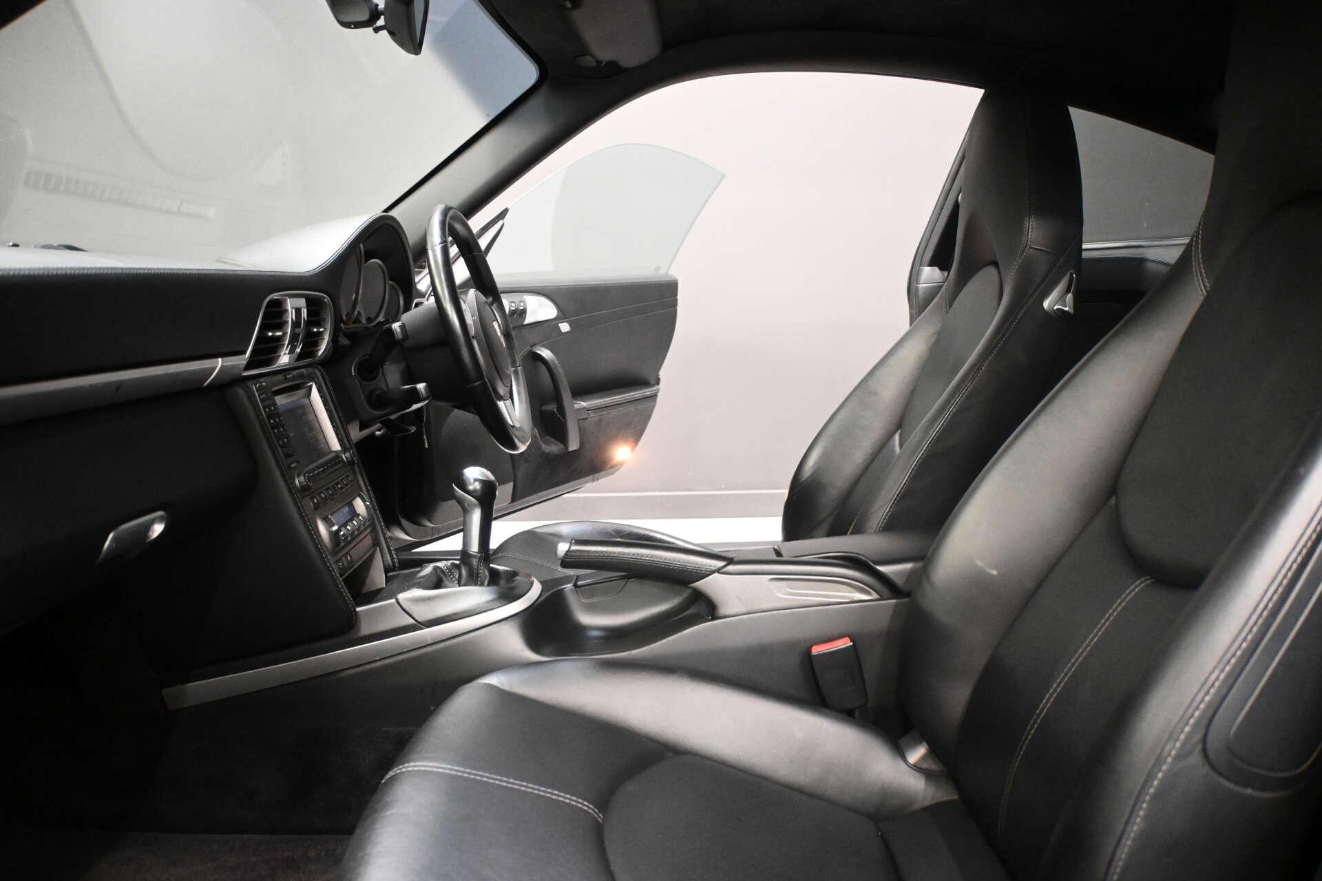 Porsche 911 view 11
