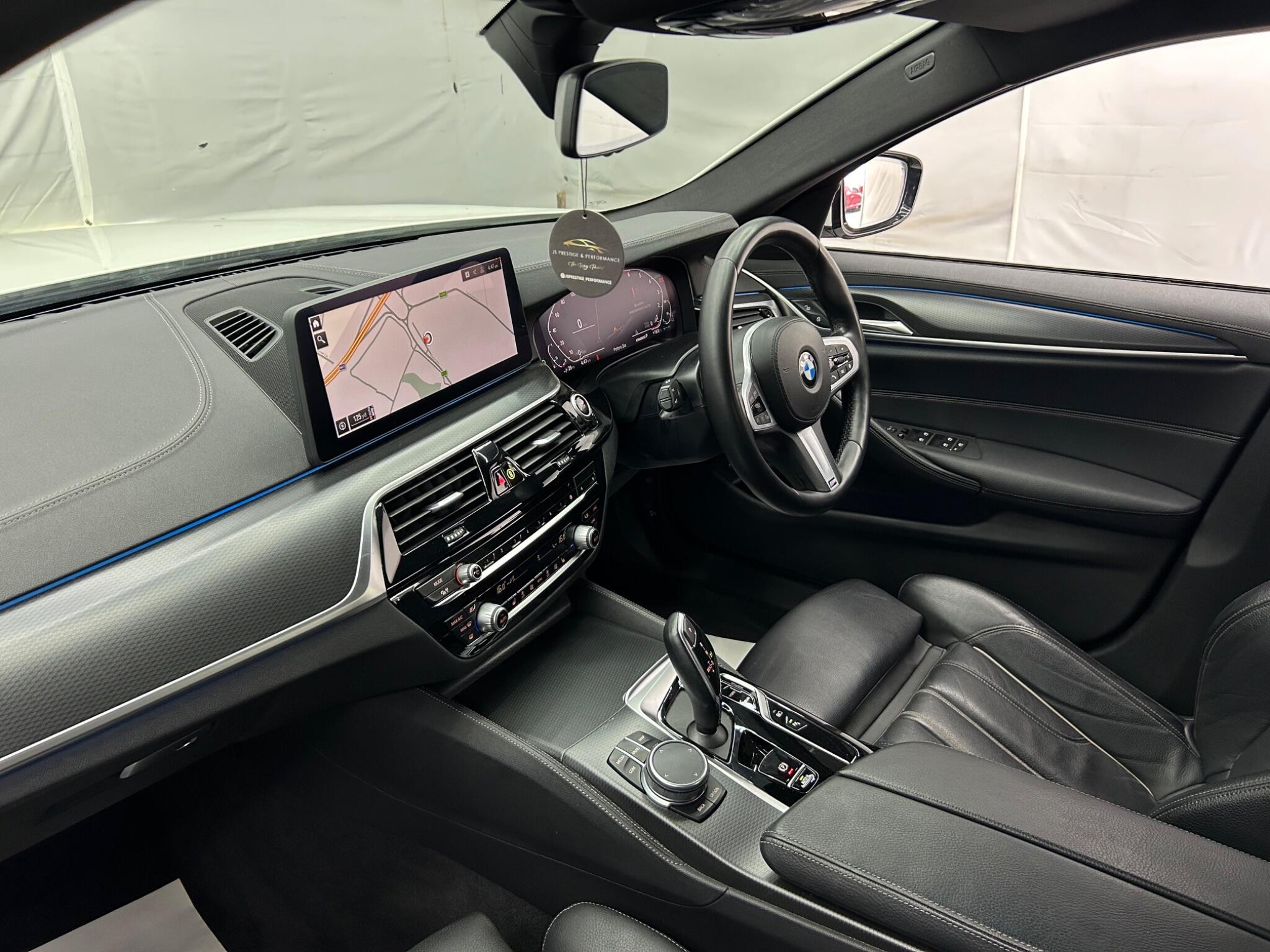 BMW 5 Series view 14