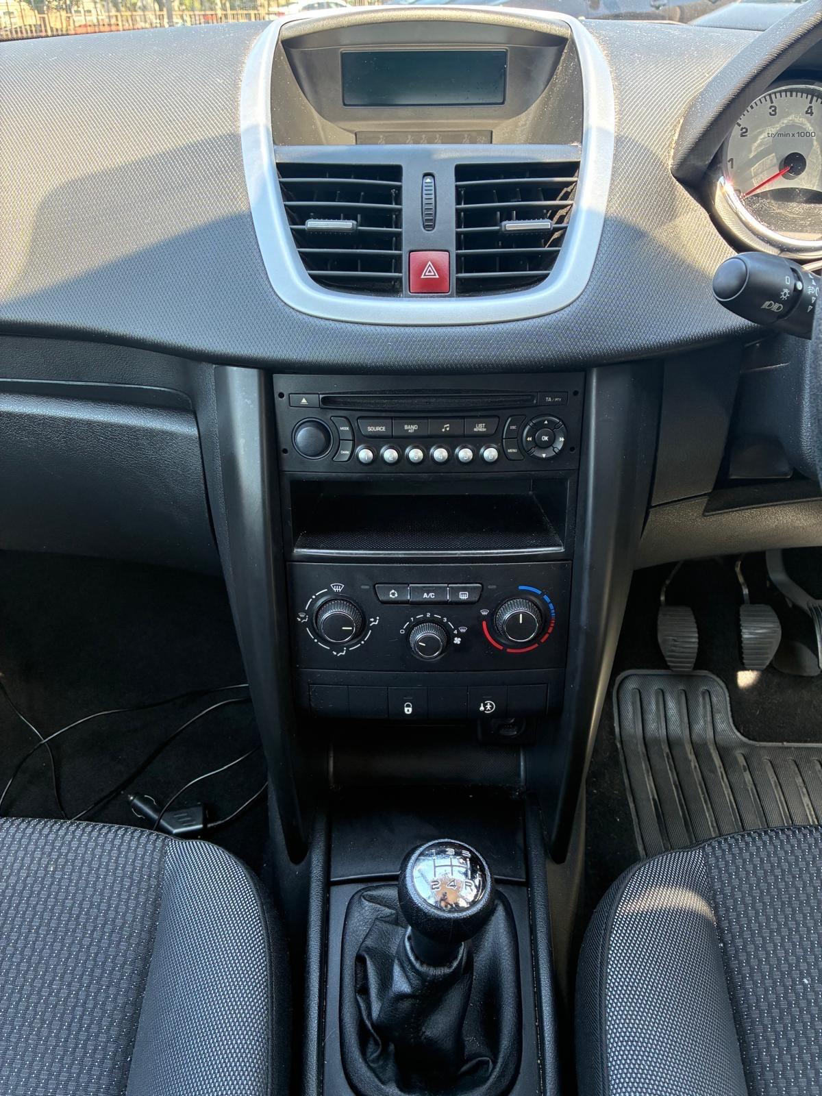 Peugeot 207 view 20