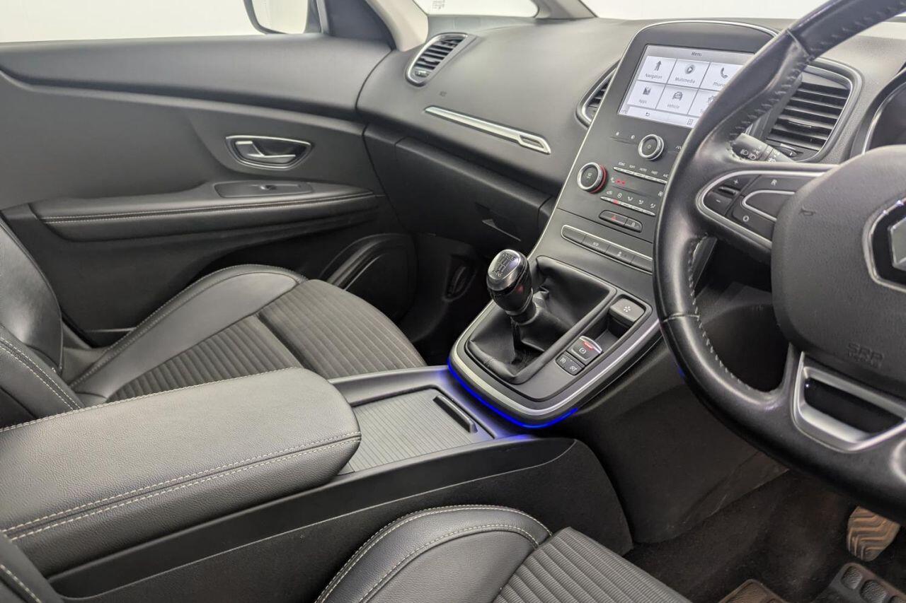 Renault Grand Scenic view 34