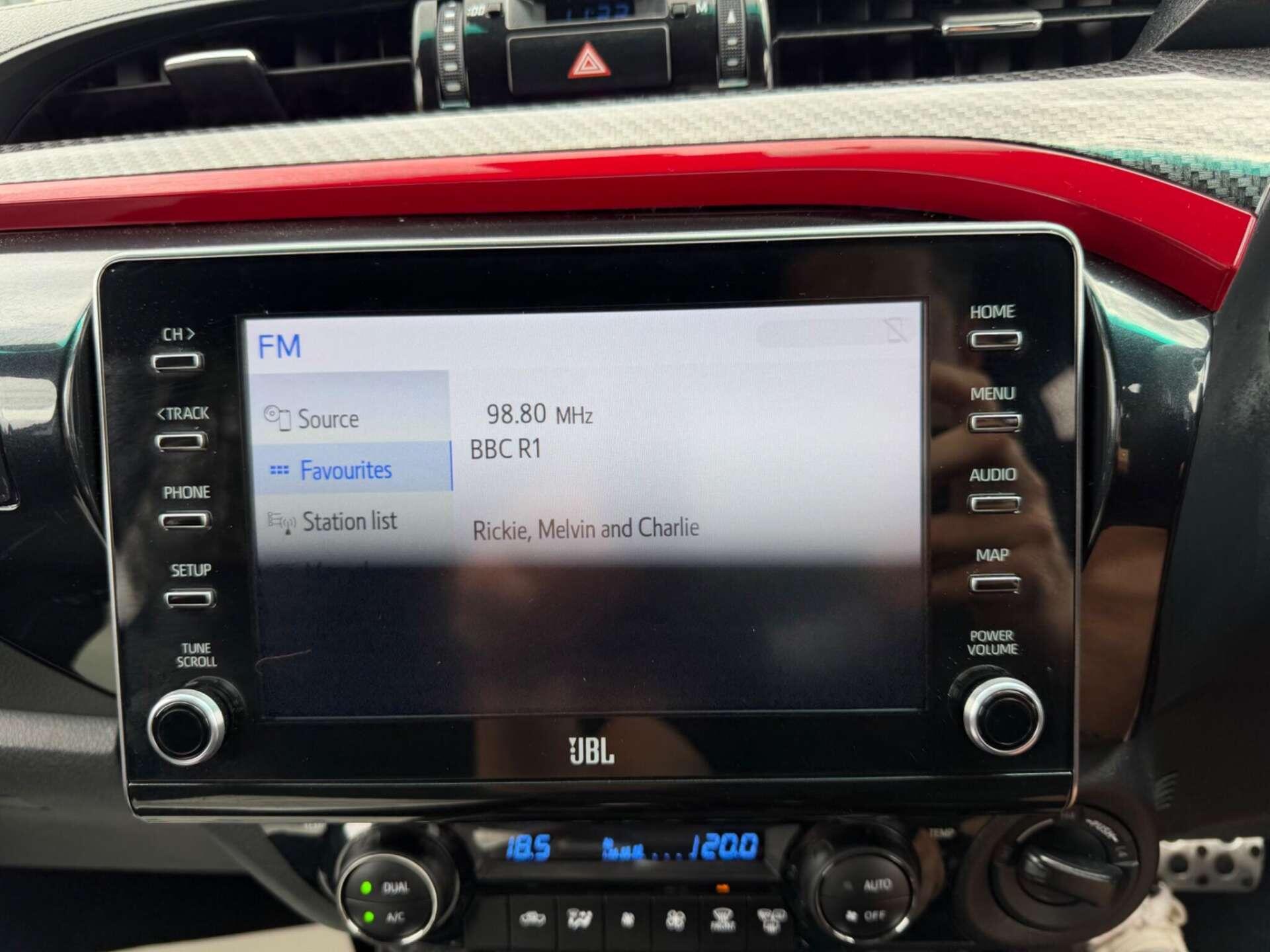 Toyota Hilux view 14