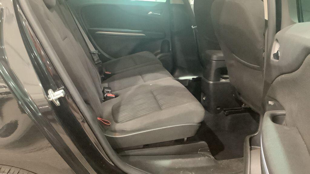Vauxhall Zafira Tourer view 3