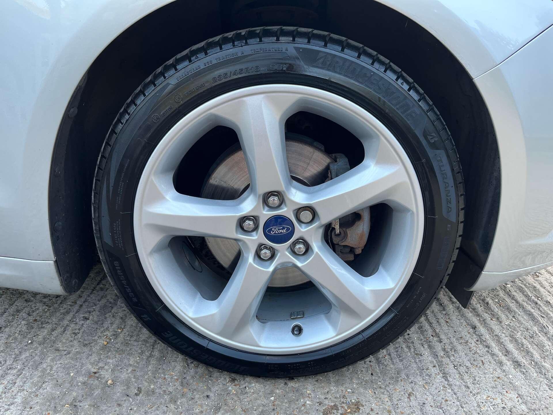 Ford Mondeo view 29