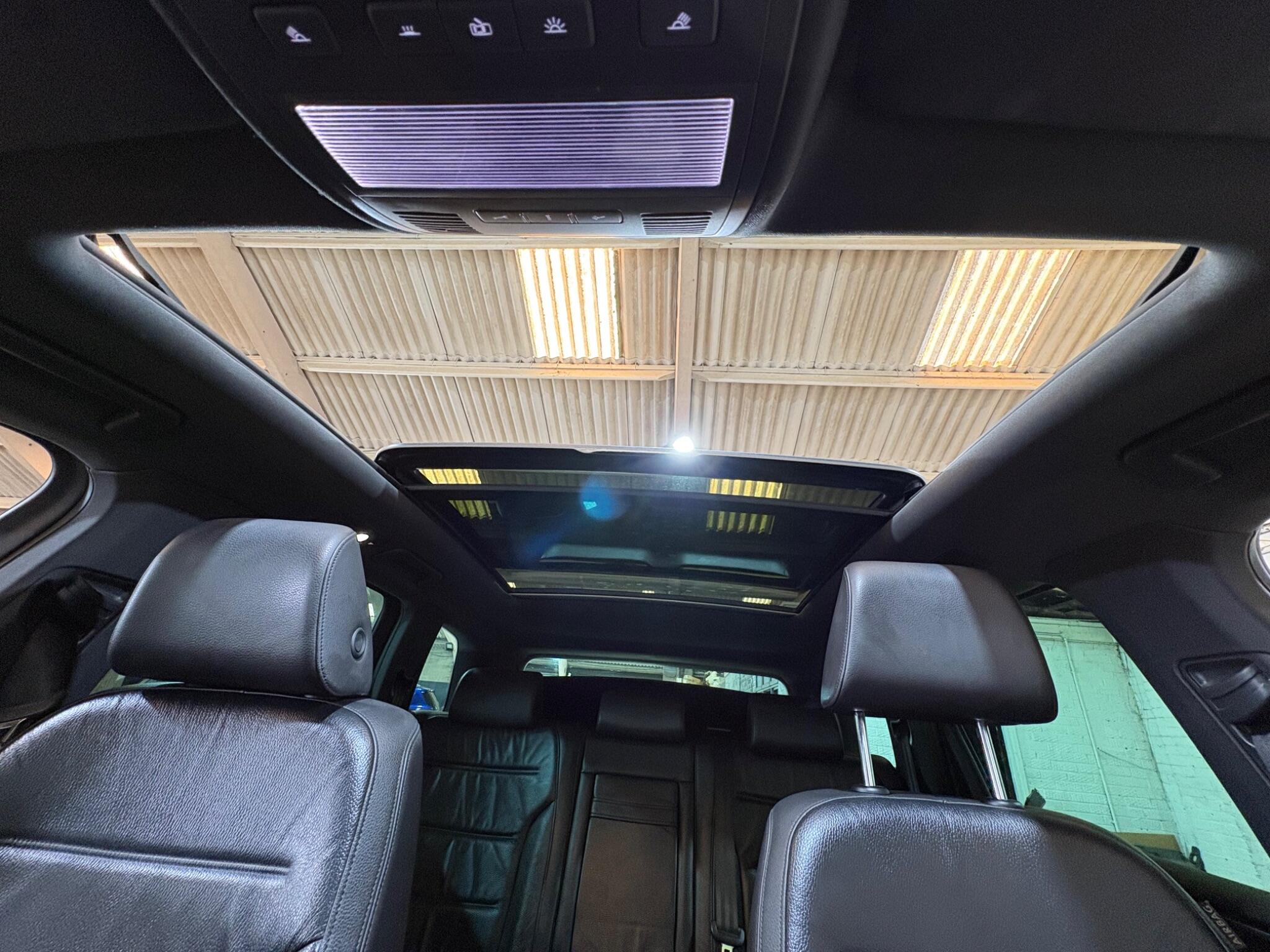 Volkswagen Touareg view 9
